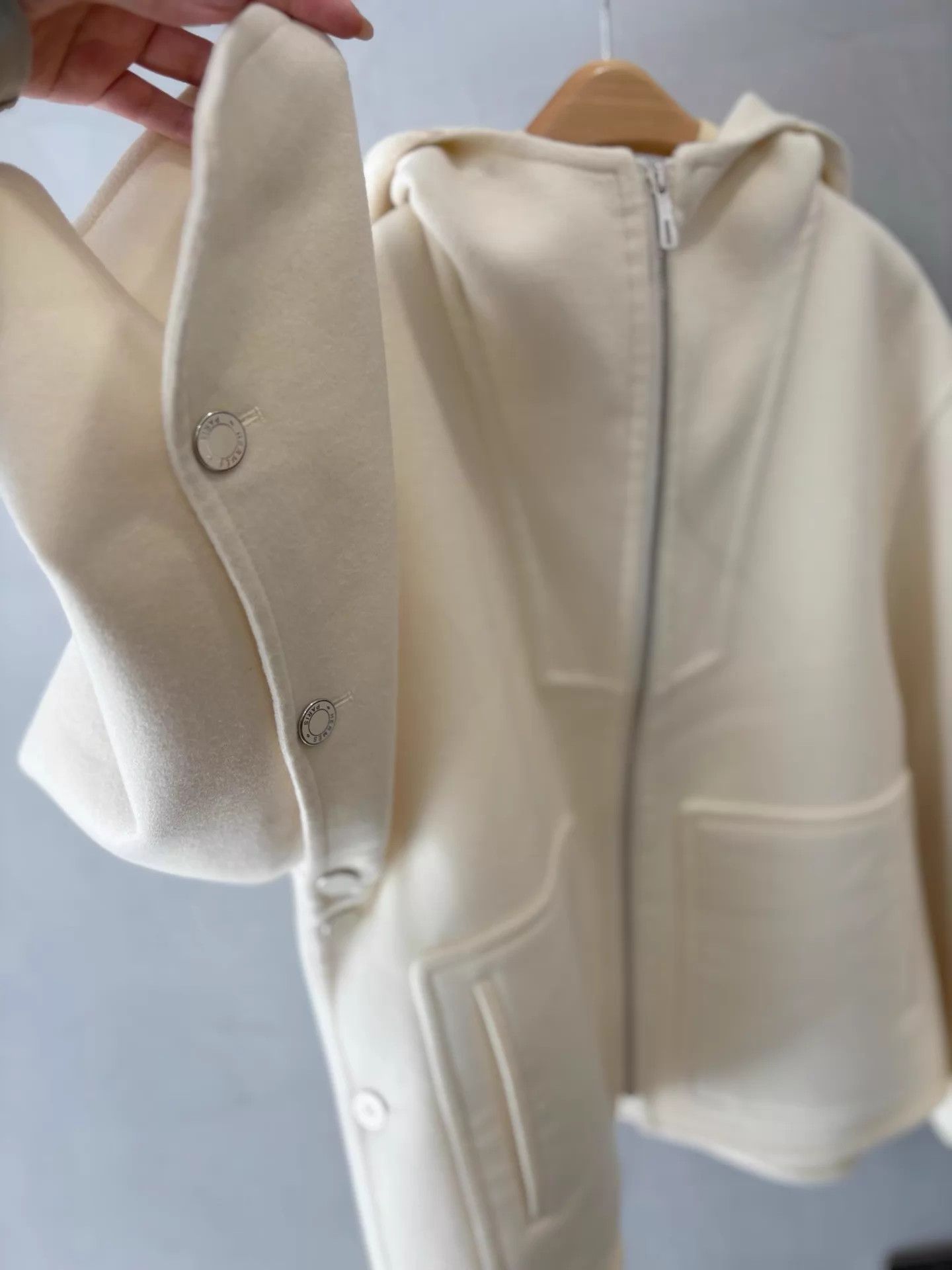 Hermes HERMES women's Ivory 100% Cashmere Hooded Coat 38 Unworn Size S / US 4 / IT 40 - 5 Thumbnail