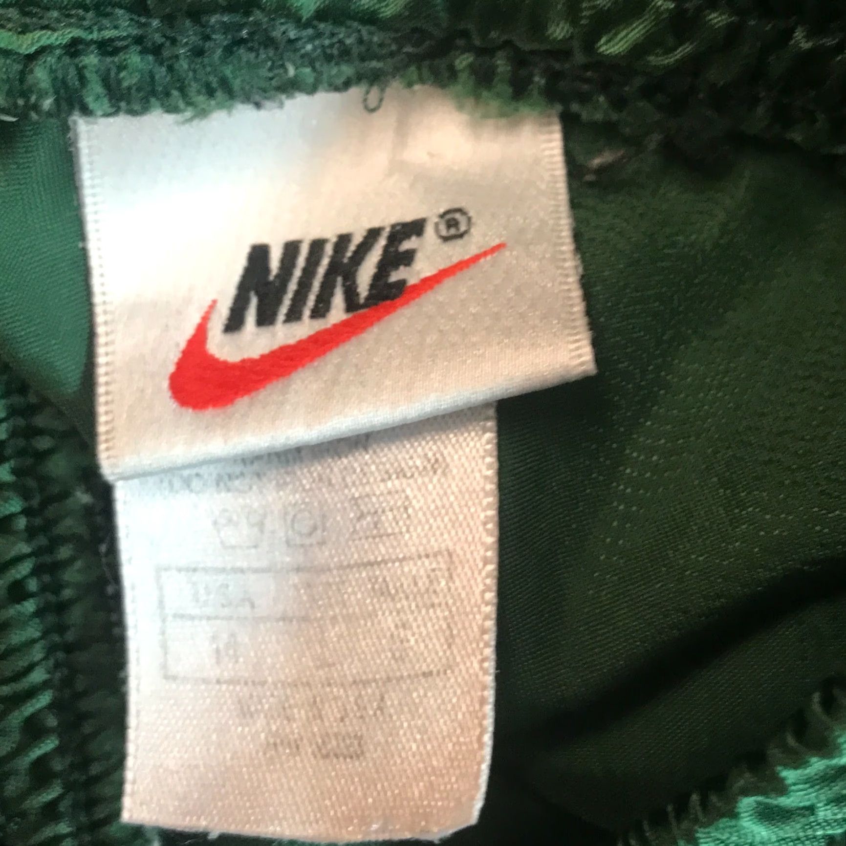 Nike Nike Shorts Women Athletic Green Size 14 Drawstring 4 in Inseam Regular Nylon Activewear Size 24" / US 00 / IT 34 - 5 Thumbnail