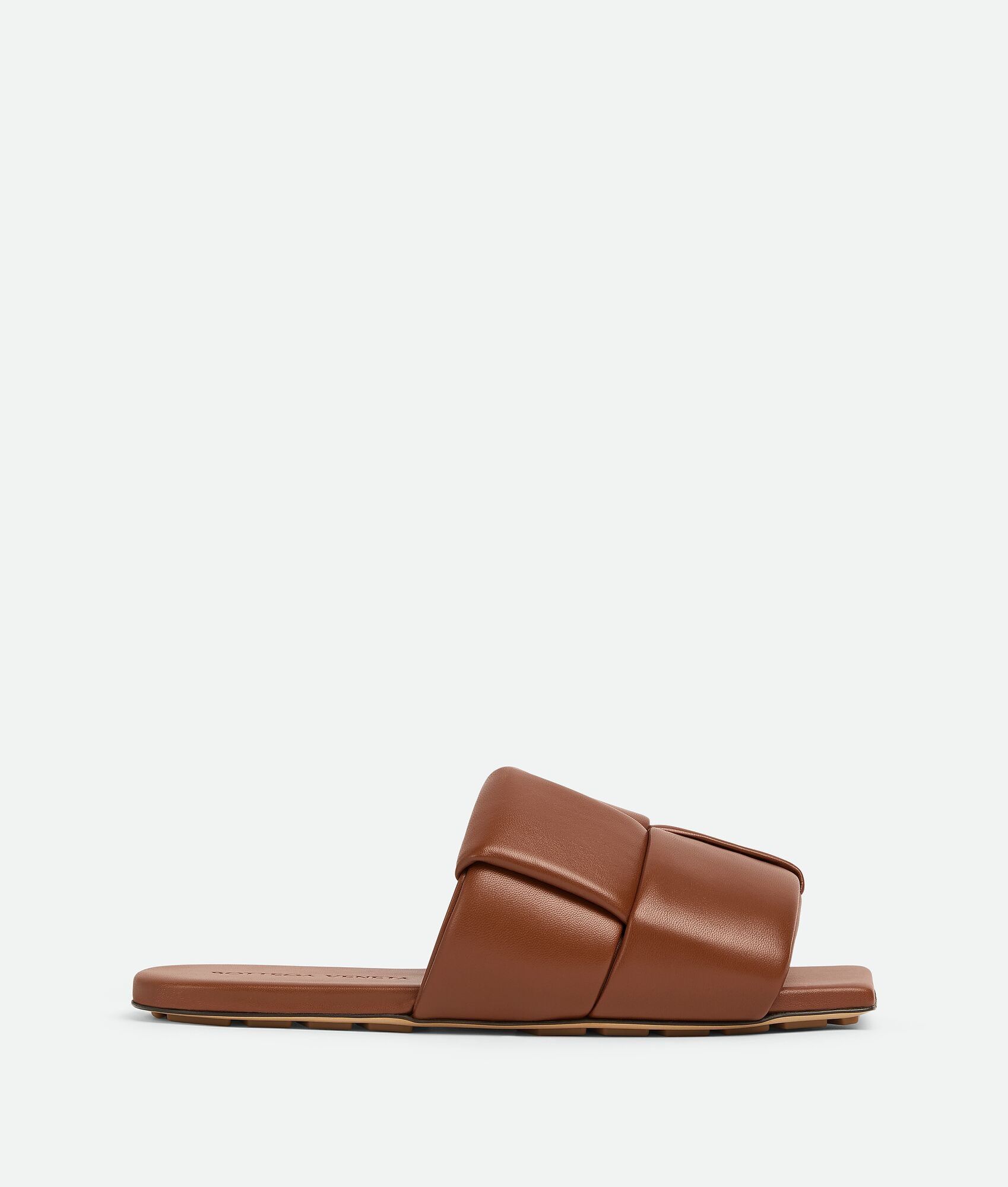 o1n1vont0125 Patch Flat Mules in Caramel