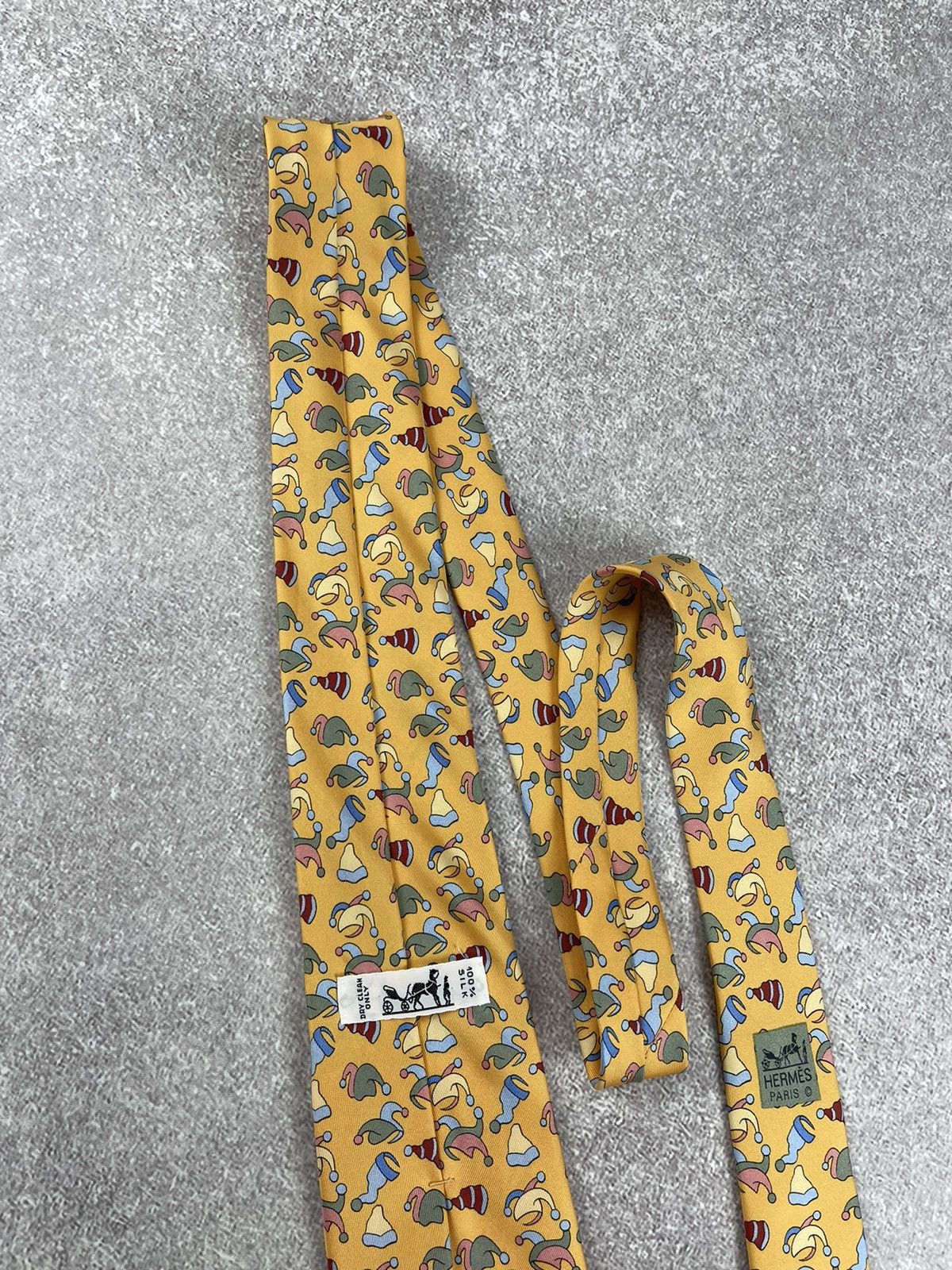 Hermes × Vintage Vintage Hermes Printed Silk Tie Yellow Size ONE SIZE - 8 Thumbnail