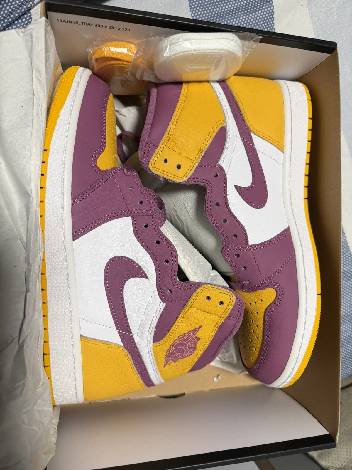 Jordan Brand Jordan 1 Retro High OG “Brotherhood” Size US 10 / EU 43 - 1 Thumbnail