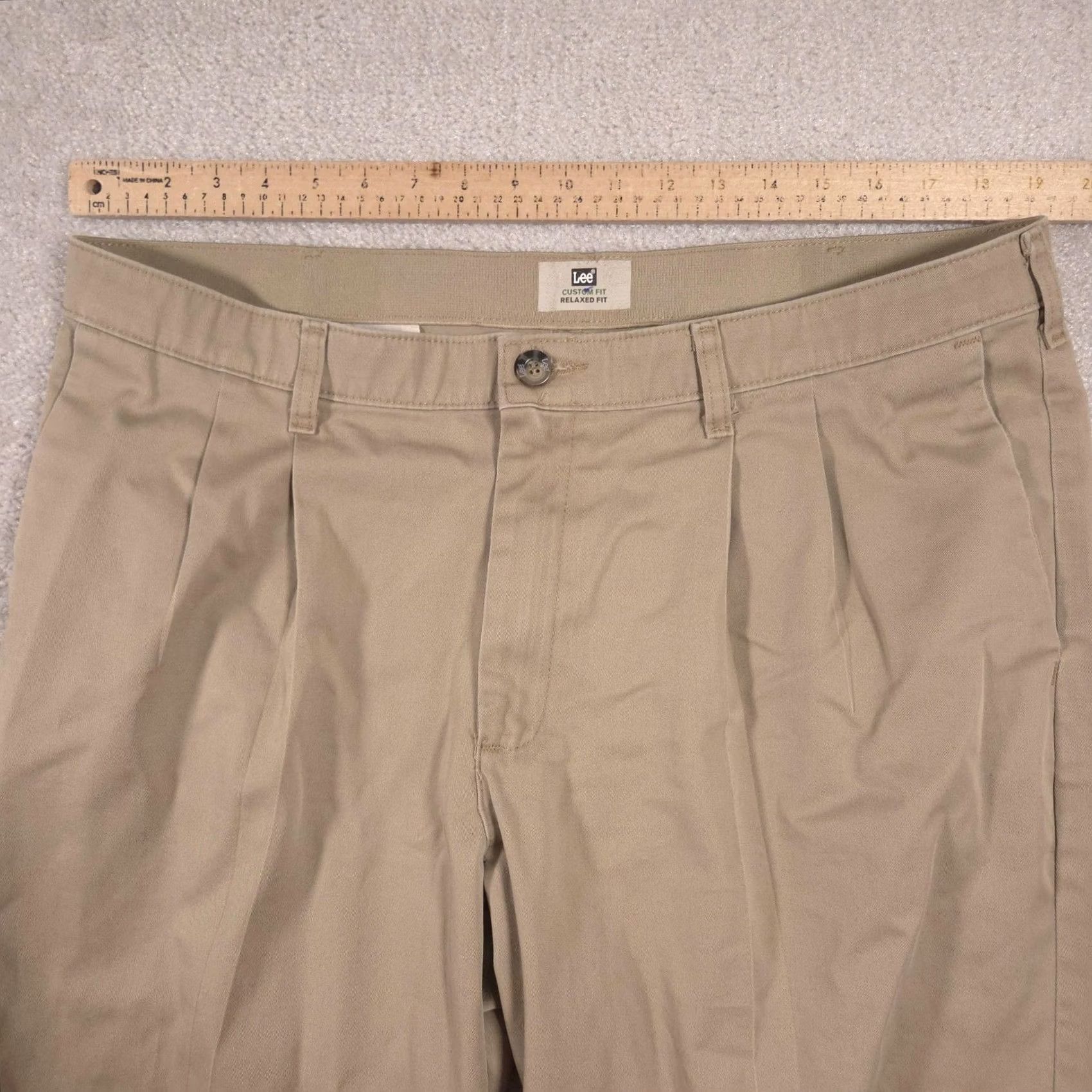 Lee Lee Khakis Pants Mens 38x29 Beige Custom Fit Relaxed Pleated Chino Straight Pants Mens Beige 38x29 Slit? Size US 38 / EU 54 - 7 Thumbnail