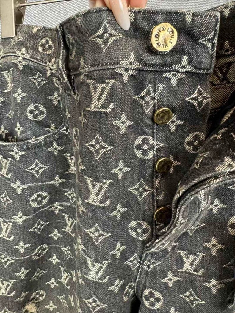 Louis Vuitton Louis Vuitton Full print presbyopia full logo red letter em Size US 33 - 5 Thumbnail