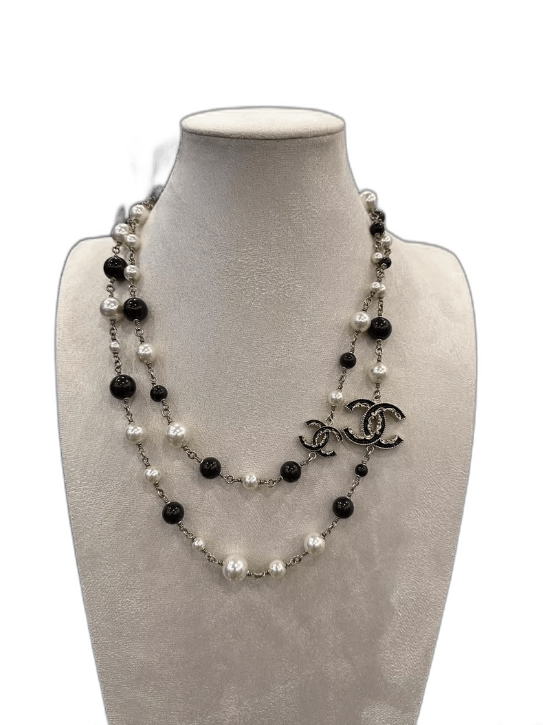 Chanel Chanel Black and White Panda Pearl Necklace Size ONE SIZE - 1 Thumbnail