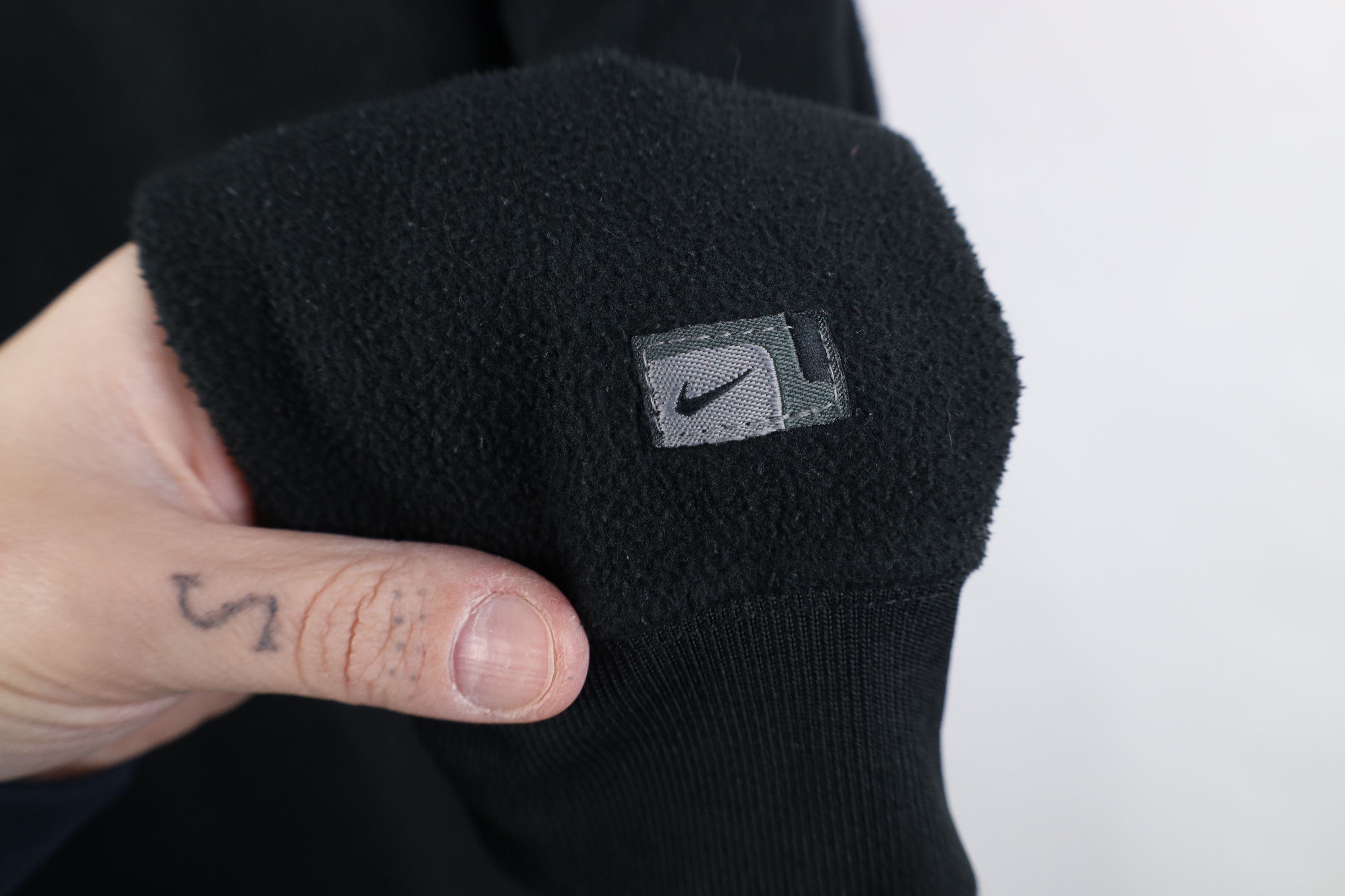 Nike Vintage Nike Travis Scott Mini Swoosh Fleece Sweater Black Size US L / EU 52-54 / 3 - 6 Thumbnail