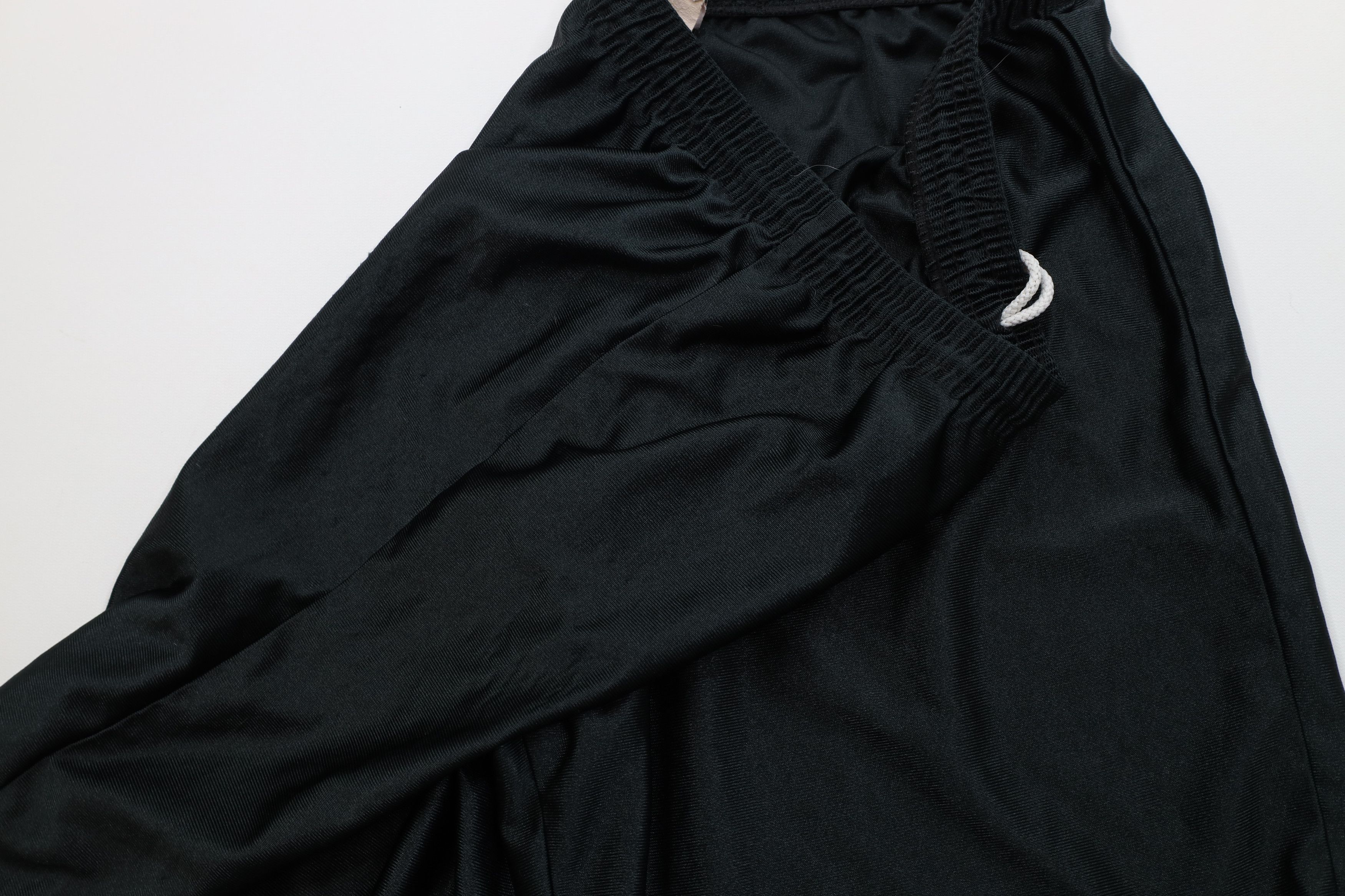 Vintage Vintage 90s Streetwear Silky Nylon Basketball Shorts Black Size US 32 / EU 48 - 5 Thumbnail