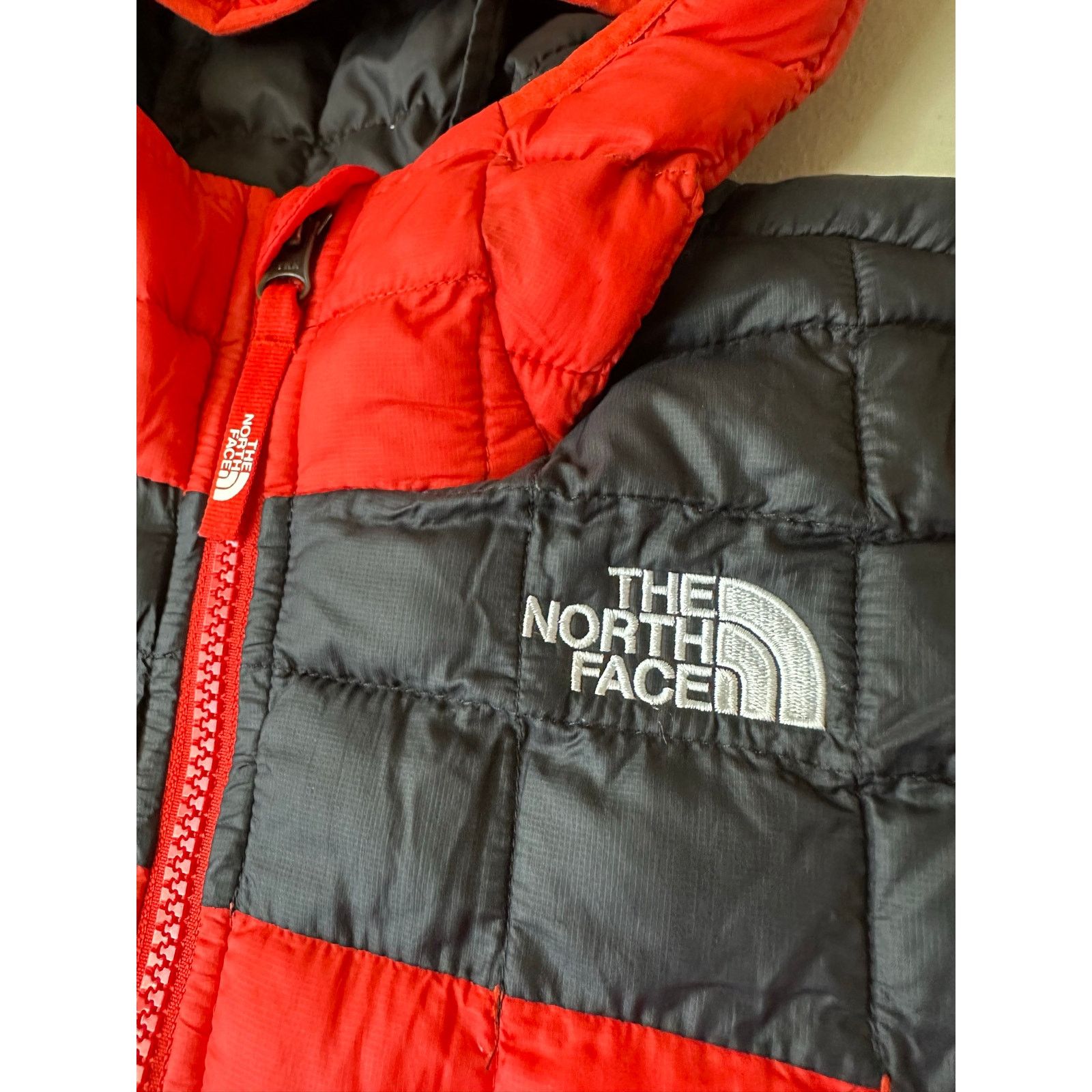 The North Face The North Face Boys S 7/8 ThermoBall Eco Hooded Puffer Size US S / EU 44-46 / 1 - 6 Thumbnail