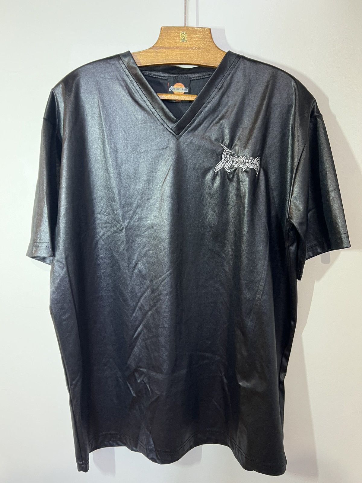 Band Tees vintage Venom 96 silky embroidered shirt Size US L / EU 52-54 / 3 - 1 Thumbnail