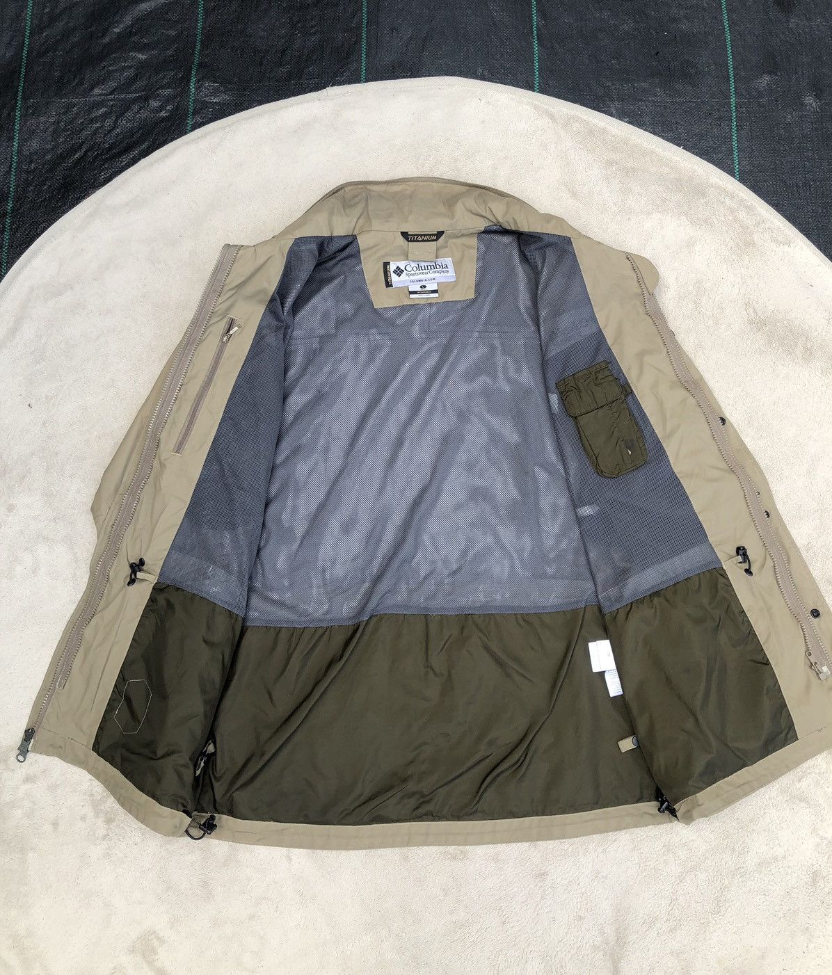 Columbia × Vintage Vintage Columbia Titanium Outdoor Jacket Size US L / EU 52-54 / 3 - 12 Thumbnail