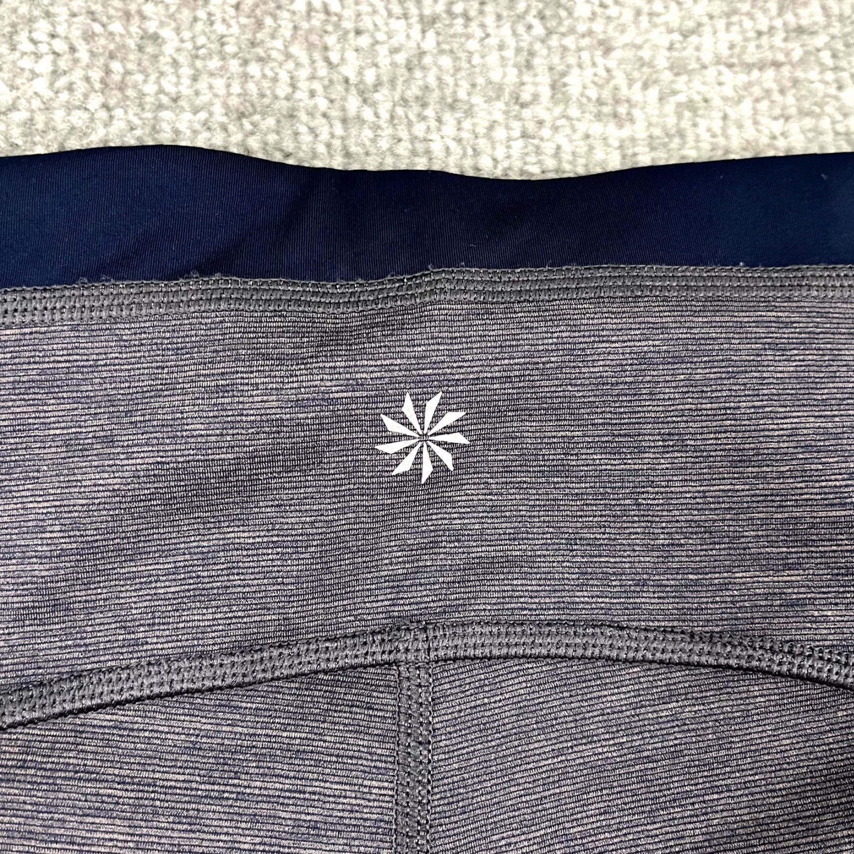 Athleta Athleta Leggings Capri Womens Large 24" 7/8 Stash Pocket Grey Polyester Spandex Blend Athletic Gym Run Yoga Capris Size 36" / US 14 / IT 50 - 2 Thumbnail