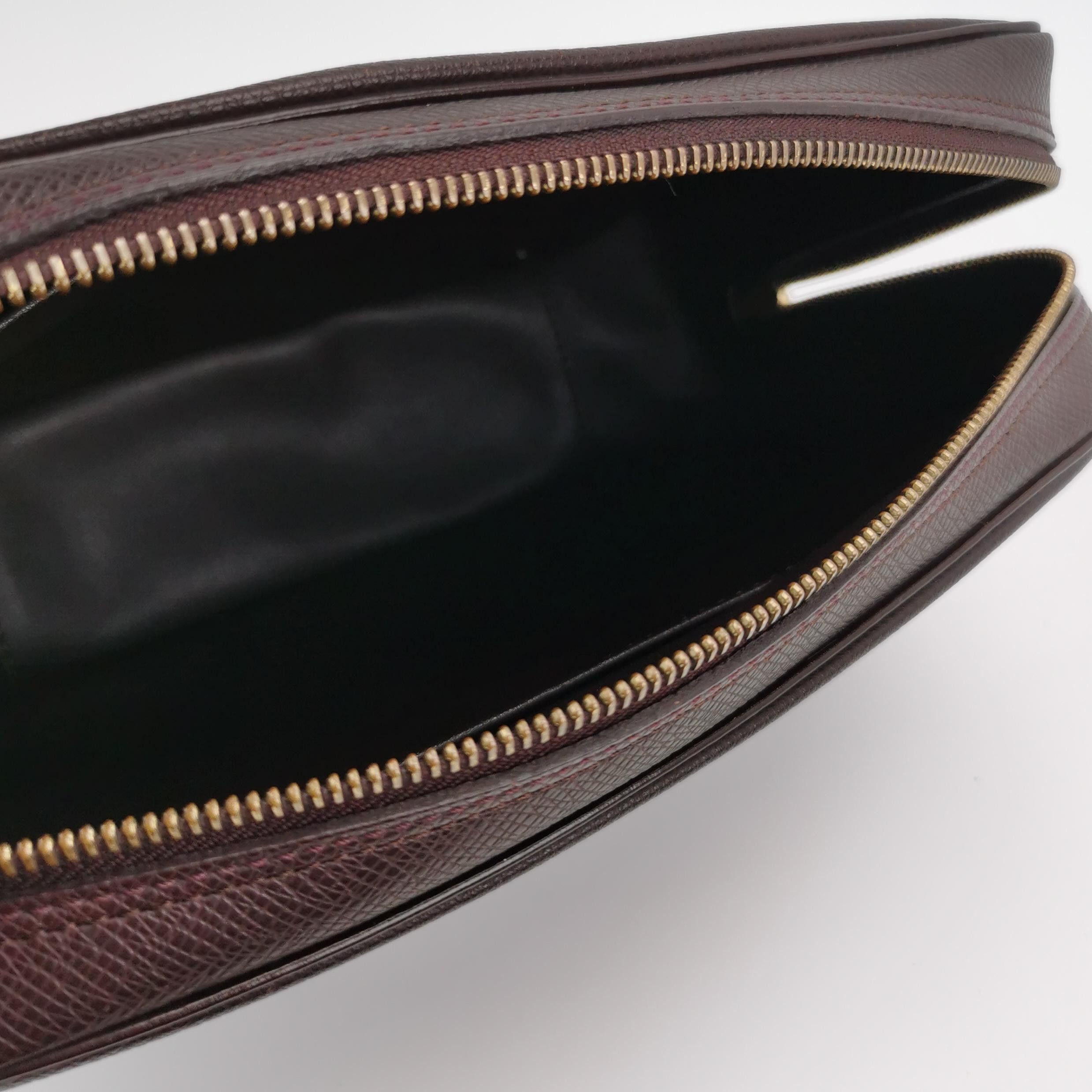 Louis Vuitton Louis Vuitton (LV) Cowhide solid color zipper embossed lett Size ONE SIZE - 2 Thumbnail