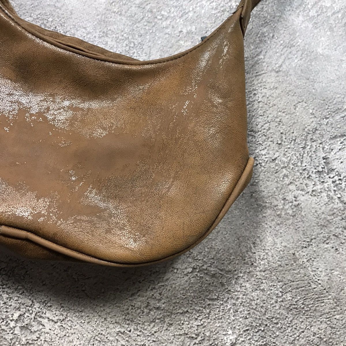 Vintage Vintage Y2K Tan Suede Crossbody Bag Minimalist Streetwear OS Size ONE SIZE - 2 Thumbnail