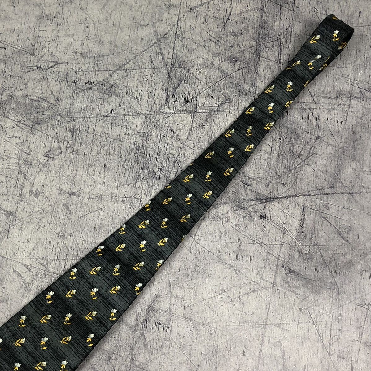 Yves Saint Laurent Yves Saint Laurent Floral Flowers Silk Tie Size ONE SIZE - 12 Thumbnail