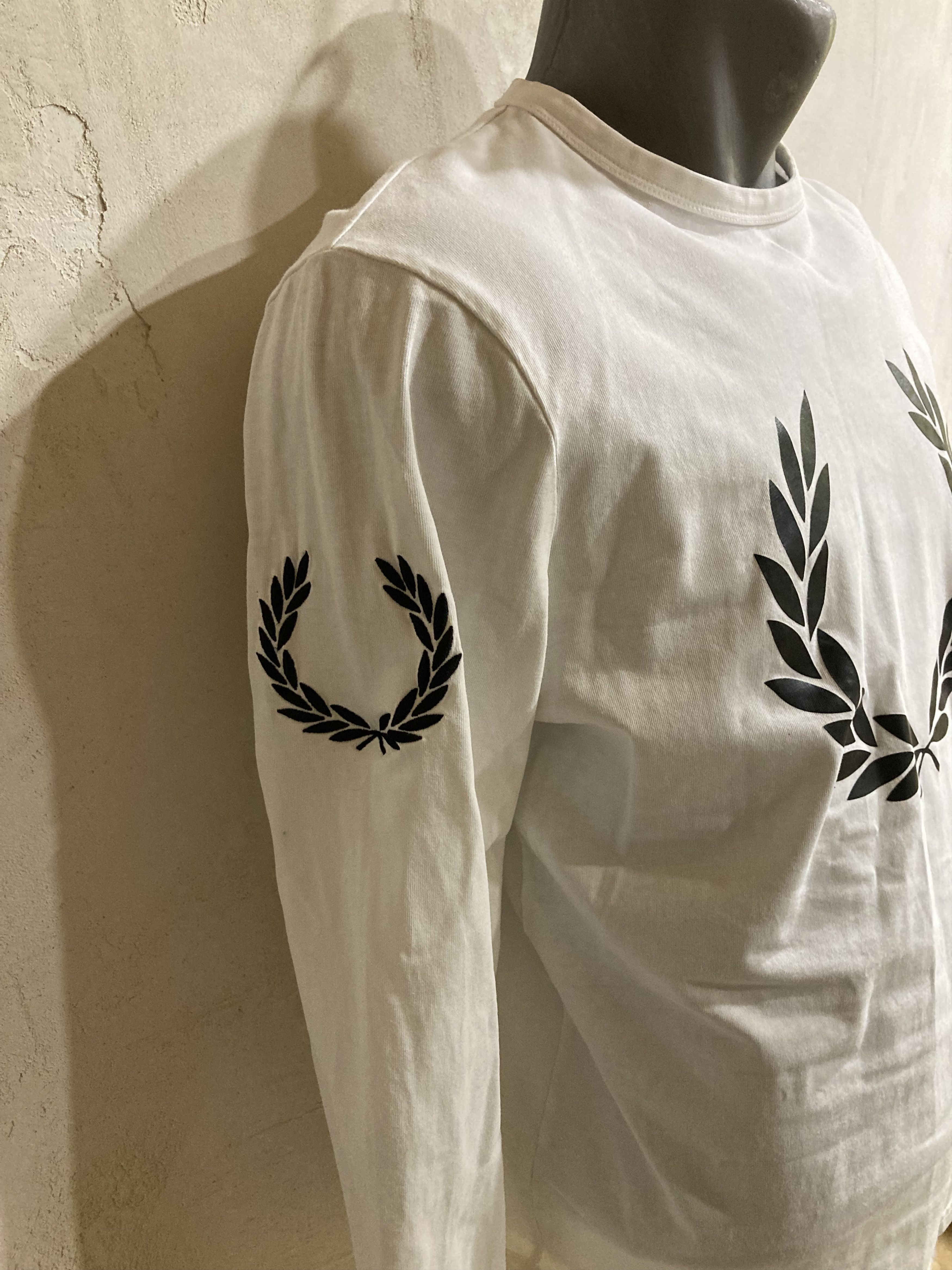 Fred Perry Fred Perry laurel wreath and badge long sleeve top Size US S / EU 44-46 / 1 - 3 Thumbnail
