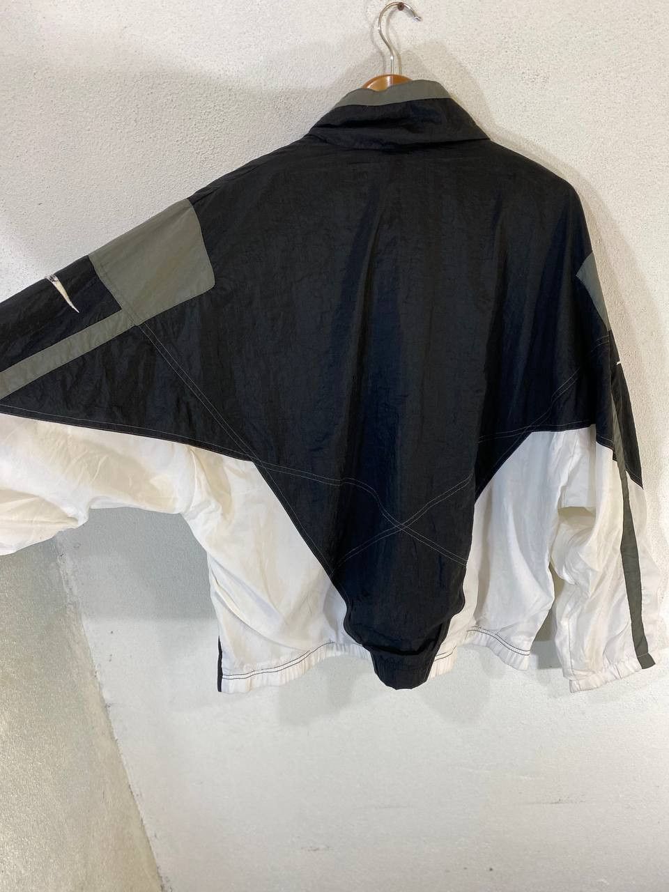 Nike vintage 90s nike light jacket nice design Size US M / EU 48-50 / 2 - 13 Thumbnail