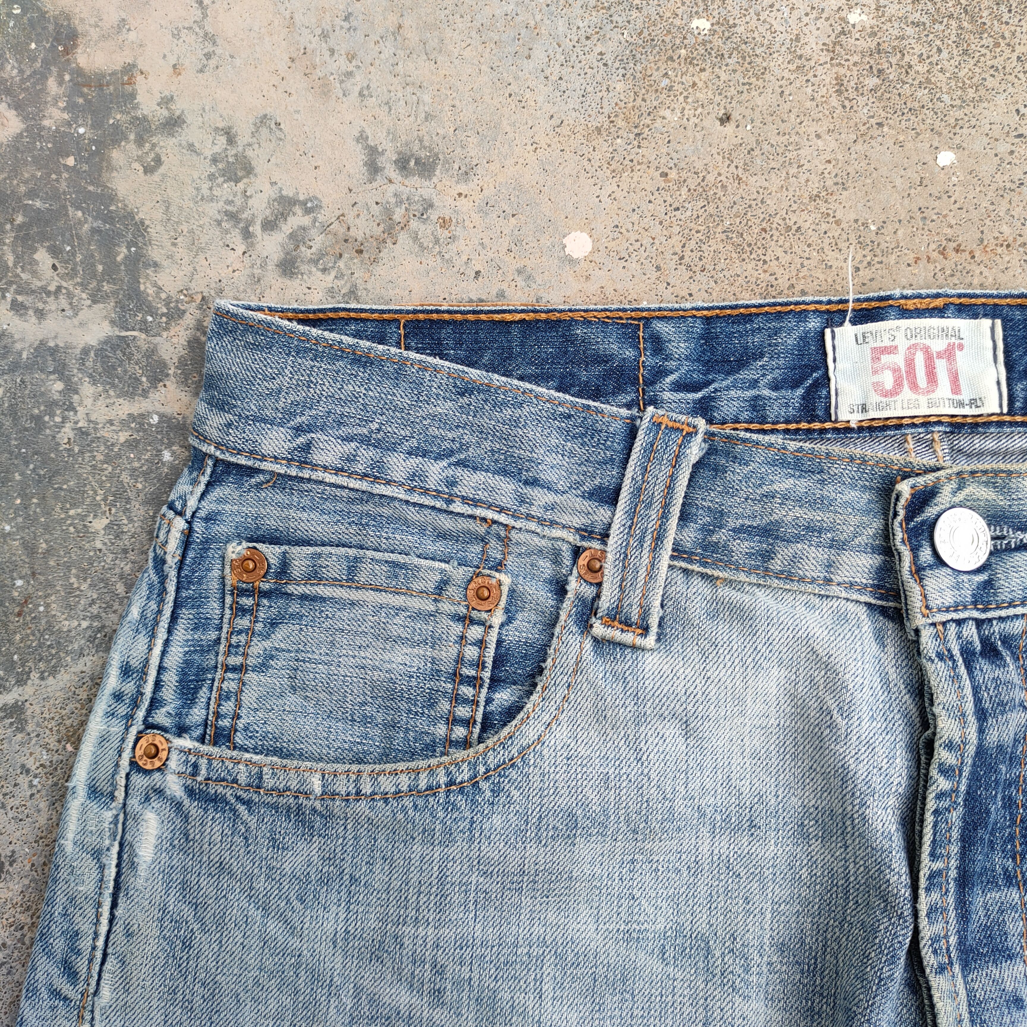 Levi's Vintage Clothing VINTAGE LEVI'S 501 FADED RIPPED JEANS DENIM PANTS Size US 31 - 4 Thumbnail