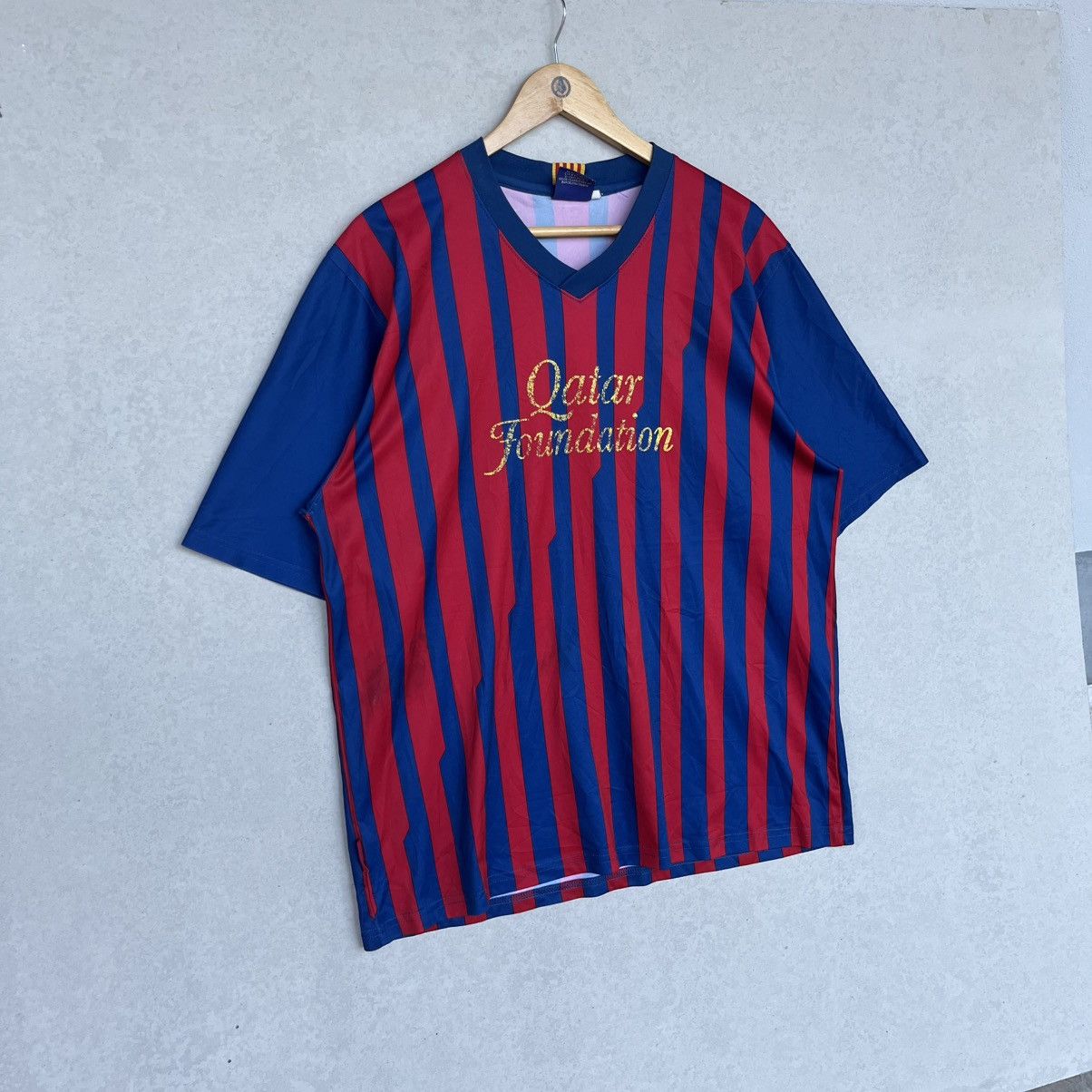 Other Vintage Barcelona Red & Blue Striped Football Shirt Size L Size US L / EU 52-54 / 3 - 3 Thumbnail