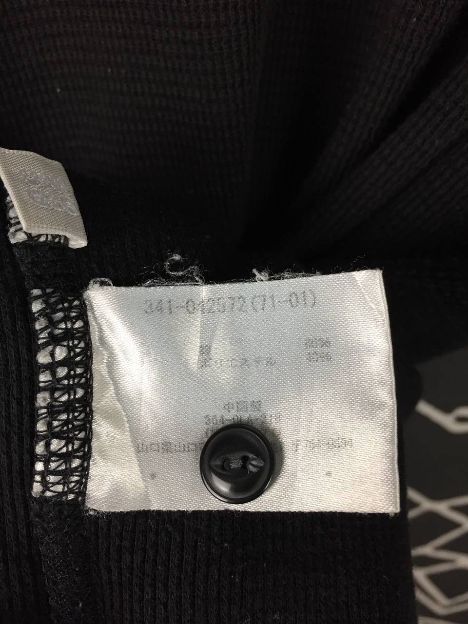 Uniqlo Uniqlo Waffle Knit Thermal Henley Long Sleeve Tee Size L Size US L / EU 52-54 / 3 - 14 Thumbnail