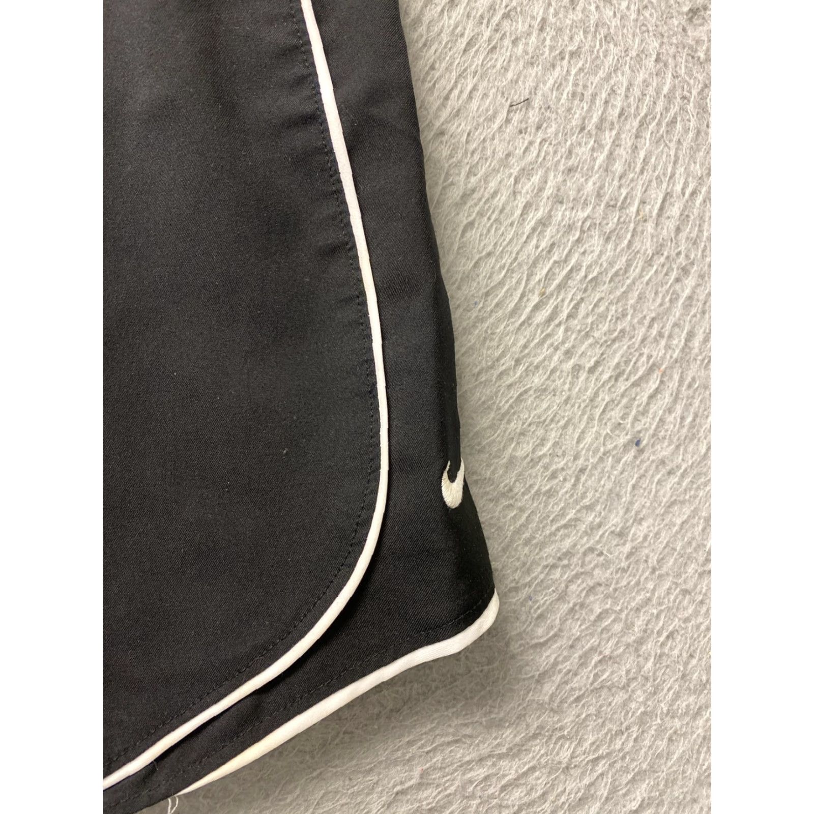Nike Nike Women Black Athletic Shorts XL / 113-45 Size 40" / US 18 - 2 Thumbnail