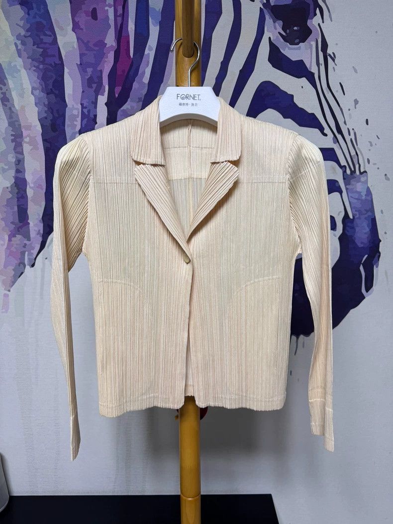 Issey Miyake issey miyake size:one size Light yellow lapel cardigan 250 Size XXS / US 00 / IT 34 - 1 Thumbnail