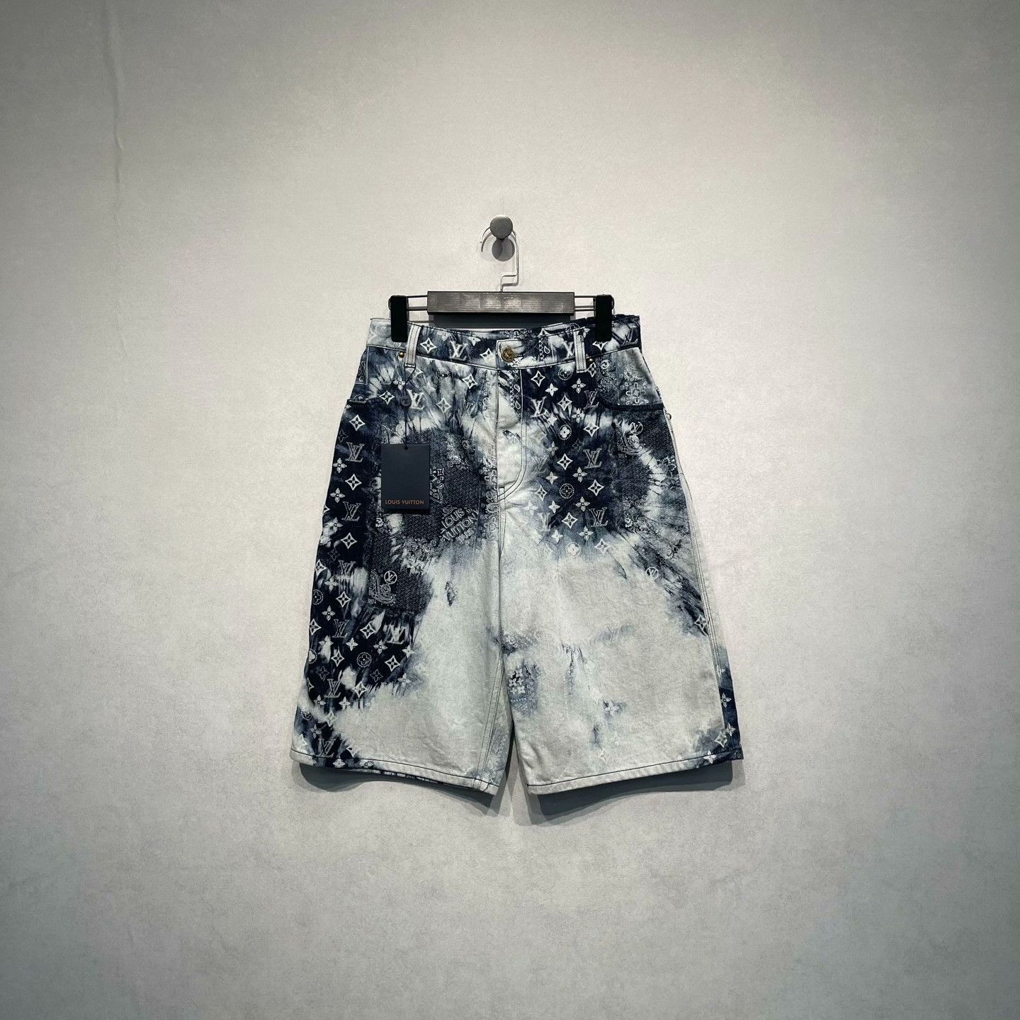 Louis Vuitton Louis Vuitton Paisley Monogram Denim Shorts 34 Size US 34 / EU 50 - 1 Thumbnail