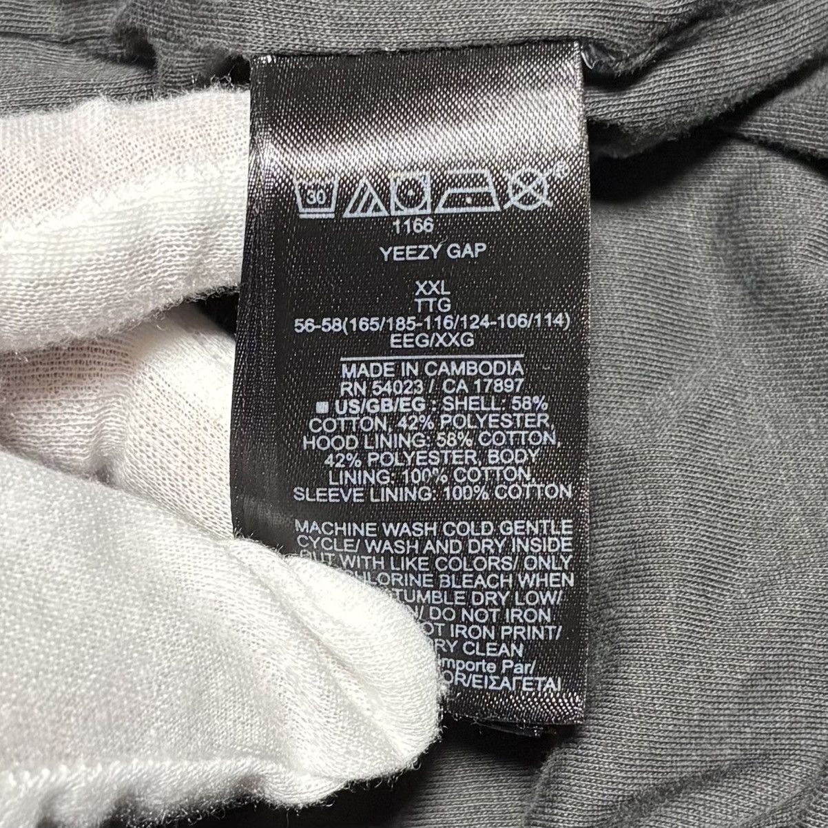 Balenciaga × Gap × Yeezy YGEBB DOVE HOODIE BLACK XXL KANYE WEST DEMNA Size US XXL / EU 58 / 5 - 12 Thumbnail