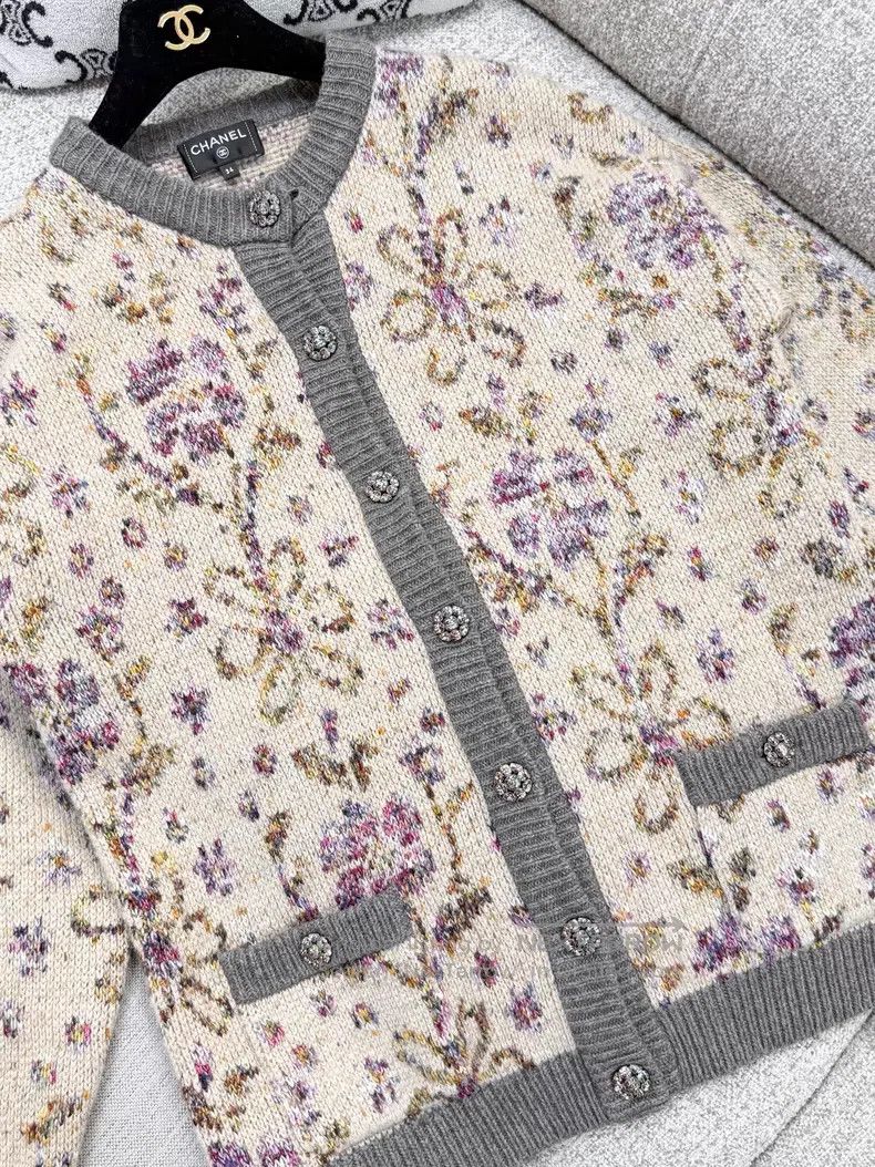 Chanel Chanel Vintage khaki floral long-sleeved knitted cardigan Size XXS / US 00 / IT 34 - 4 Thumbnail