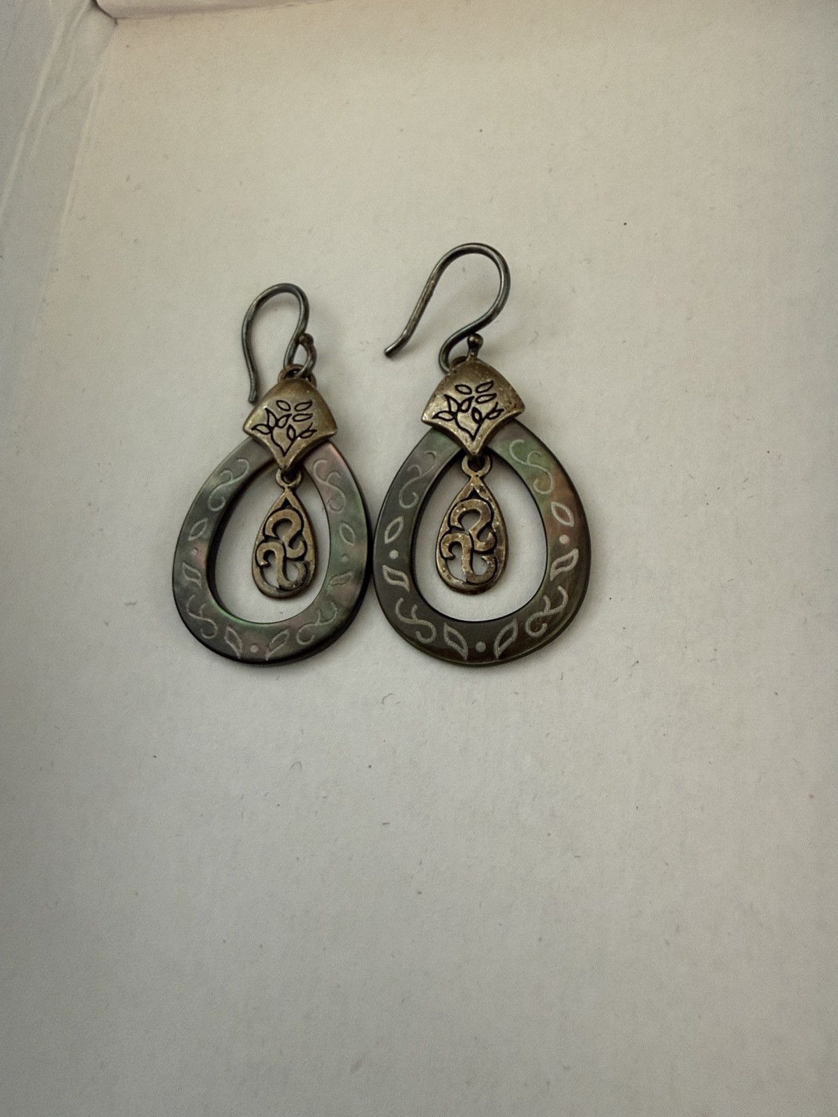 Other Silpada mother of pearl silver earrings Size ONE SIZE - 2 Thumbnail