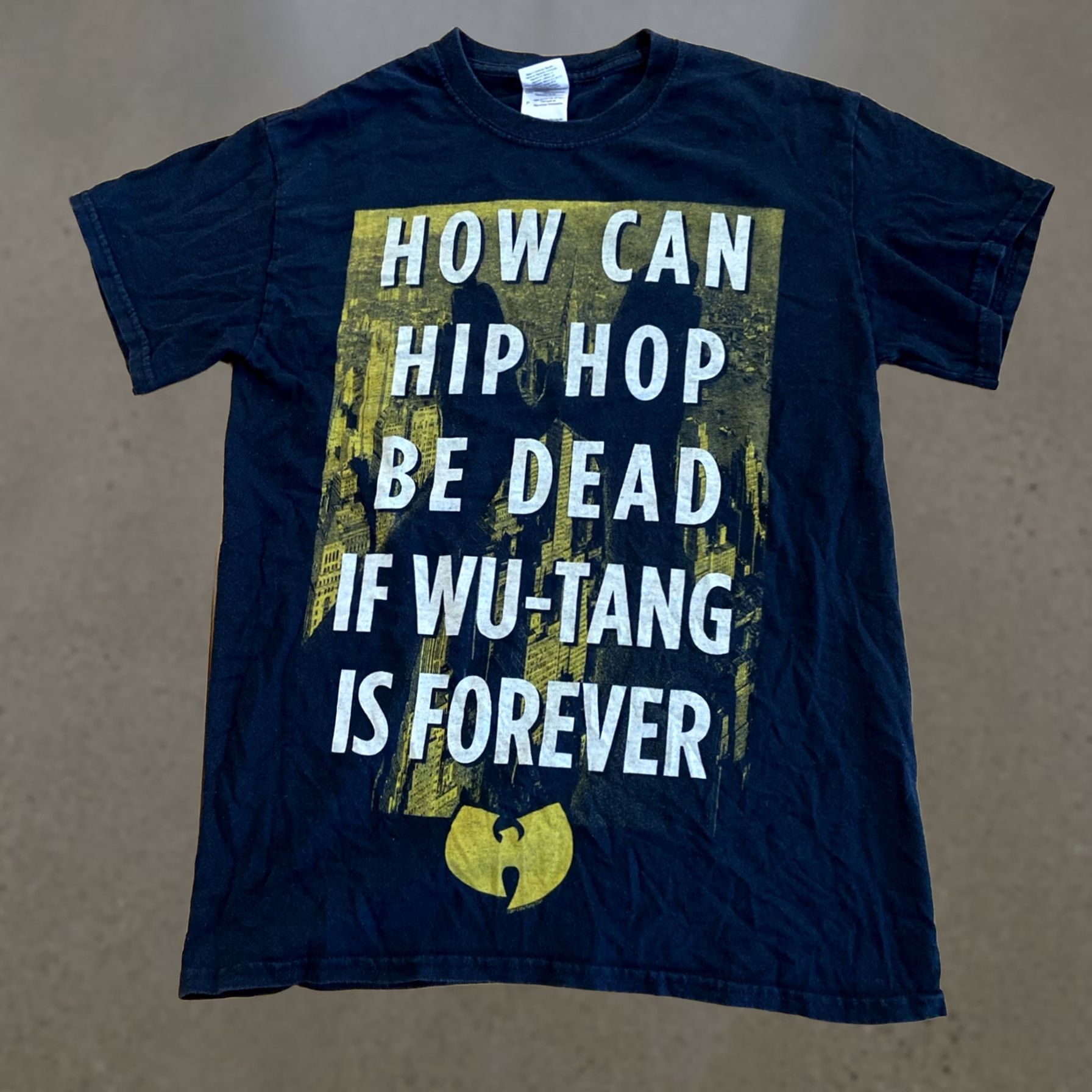 Gildan VINTAGE How Can Hip Hop Be Dead If Wu Tang Is Forever Gildan Small T-Shirt Mens Black Wu Tang Clan Crew Neck Short Sleeve Graphic Hip Hop 90s Style Size US S / EU 44-46 / 1 - 1 Thumbnail