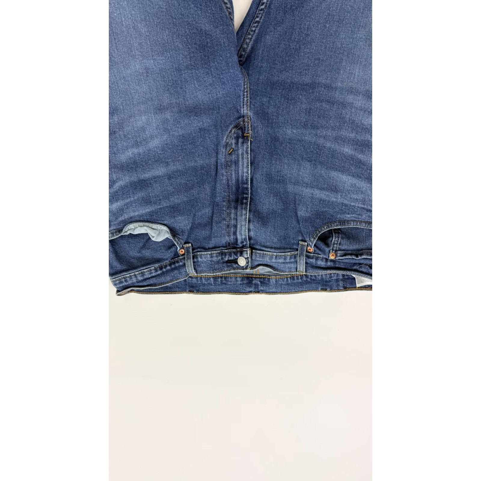 Levi's Levi's Jeans Mens 40x32 Blue Denim Straight Leg Medium Wash Zip Fly 00505 Size US 40 / EU 56 - 2 Thumbnail