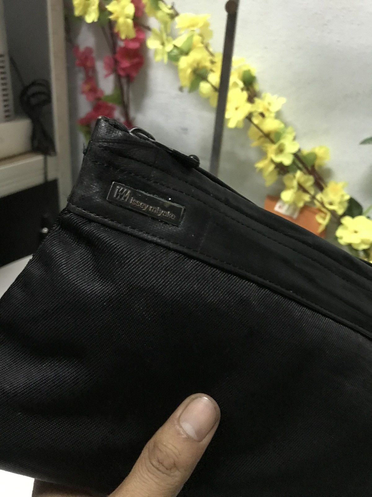 Issey Miyake ISSEG MIYAKE BAG POUCH Size ONE SIZE - 5 Thumbnail