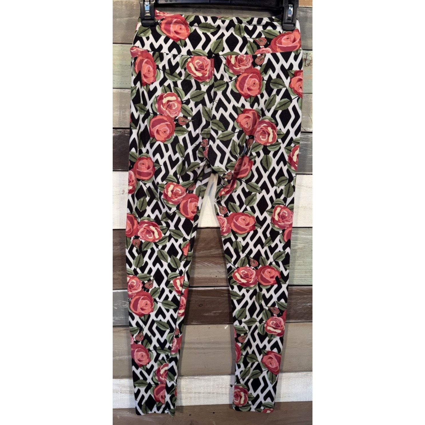 Other LuLaRoe Leggings OS One Size BLACK WHITE PINK ROSES Used Con Size 29" - 6 Thumbnail