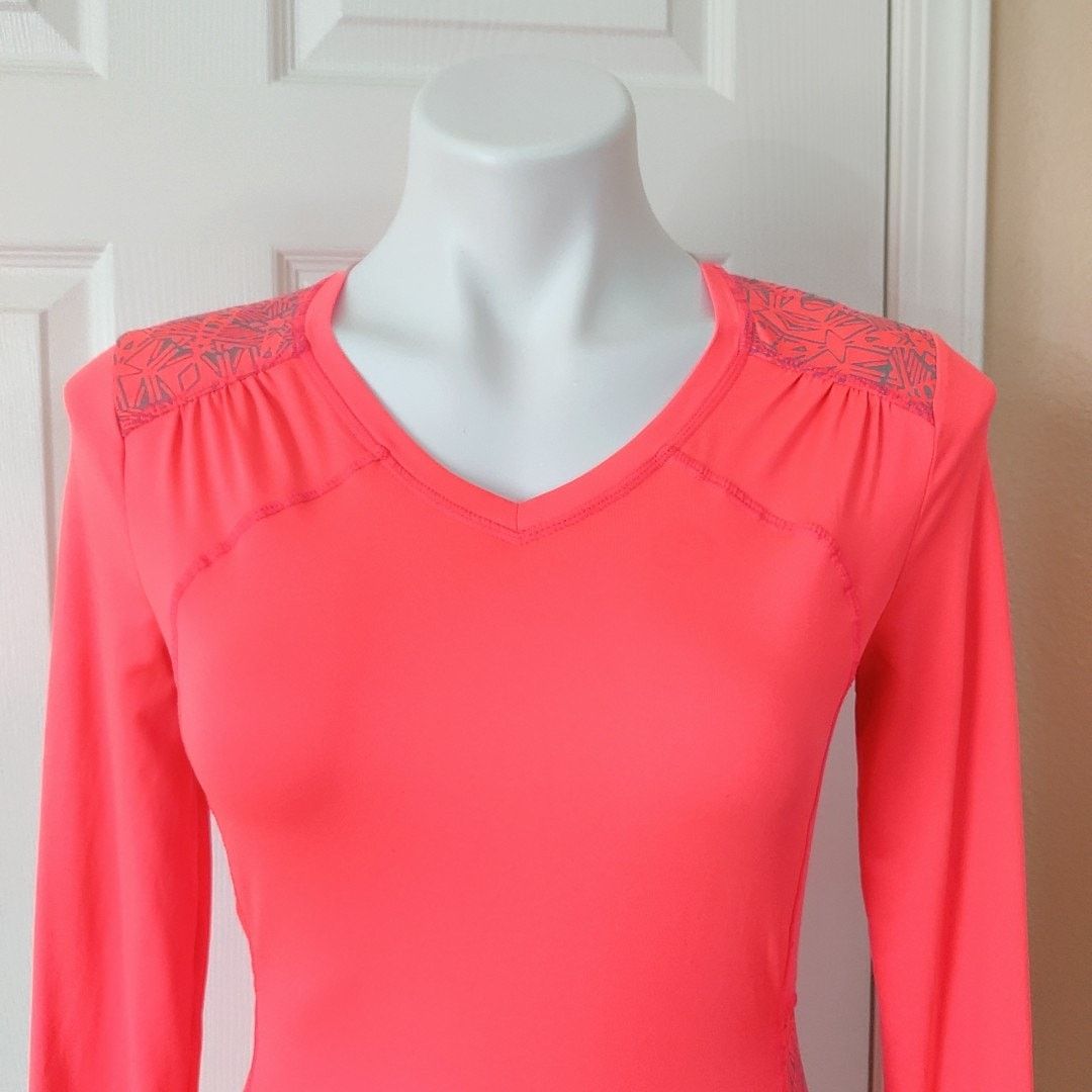 Athleta Athleta v-neck bright coral athletic long sleeve top sz XS Size XS / US 0-2 / IT 36-38 - 2 Thumbnail