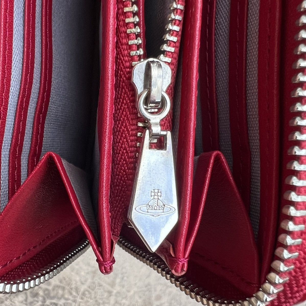 Vivienne Westwood Vivienne Westwood Long Wallet Round Zipper Polly Red Orb Size ONE SIZE - 10 Thumbnail