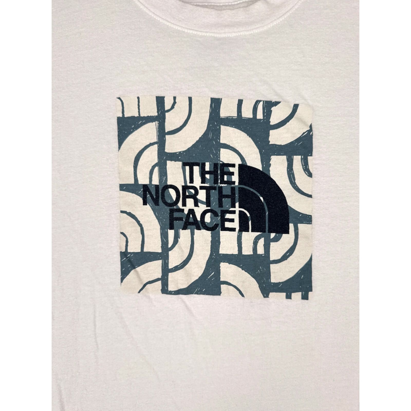 The North Face The North Face Shirt Men Large White Short Sleeve Crew Neck 100% Cotton Jersey Logo All Seasons Breathable Men’s T-Shirt Regular Colorful Size US L / EU 52-54 / 3 - 6 Thumbnail