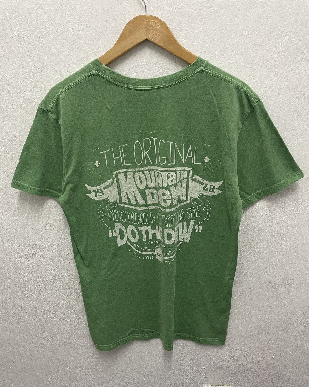 Mountain Dew × Vintage Vintage Mountain Dew “do the dew” Graphic tee flame Backhit Size US M / EU 48-50 / 2 - 3 Thumbnail