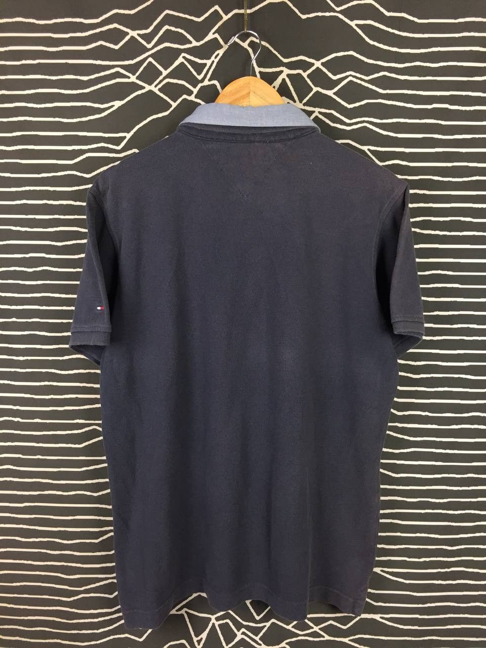 Tommy Hilfiger Vtg Tommy Hilfiger Crest Logo Contrast Collar Polo Shirt Size US L / EU 52-54 / 3 - 6 Thumbnail