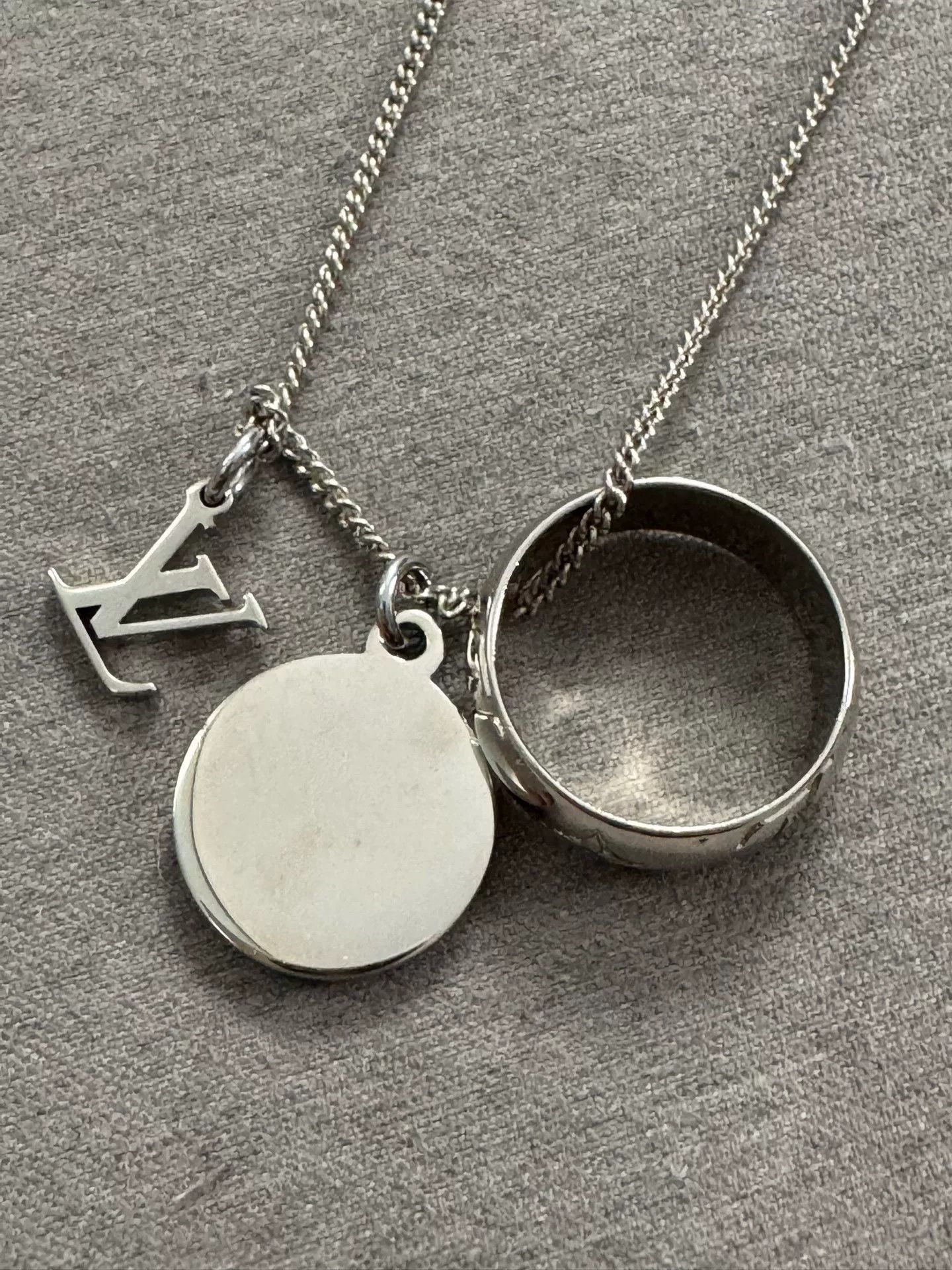 Louis Vuitton Louis Vuitton Ring Necklace. Size ONE SIZE - 3 Thumbnail