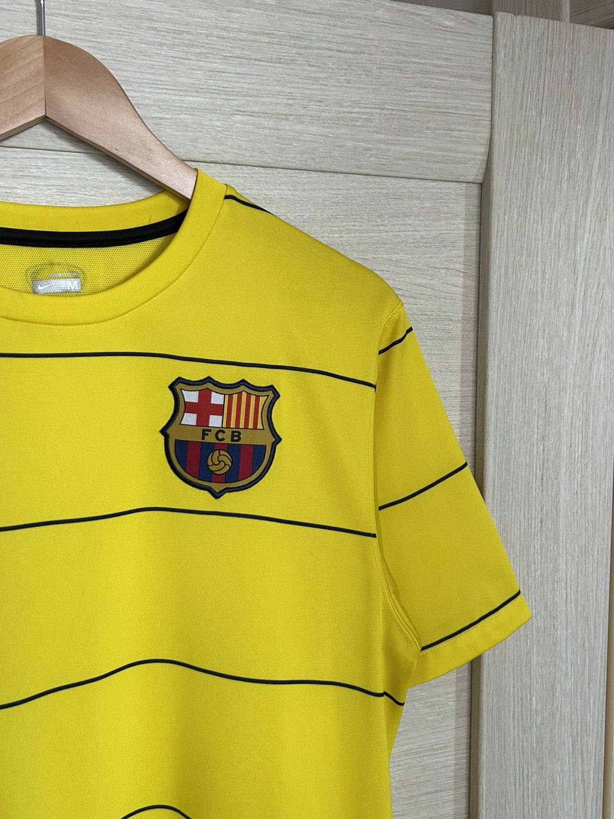 Nike Nike Barcelona original away kit for the 2008/2009 season Size US M / EU 48-50 / 2 - 3 Thumbnail