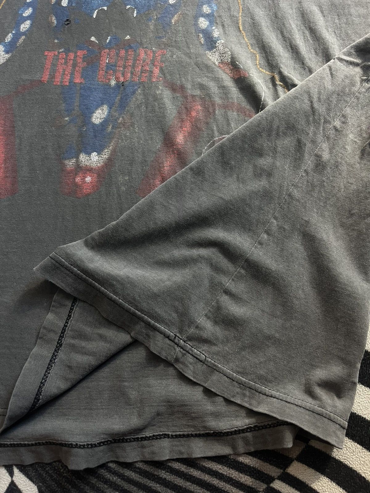 Band Tees Vintage THE CURE Swing Tour 1996’s ( Very Worn ) Tshirt Size US XL / EU 56 / 4 - 14 Thumbnail