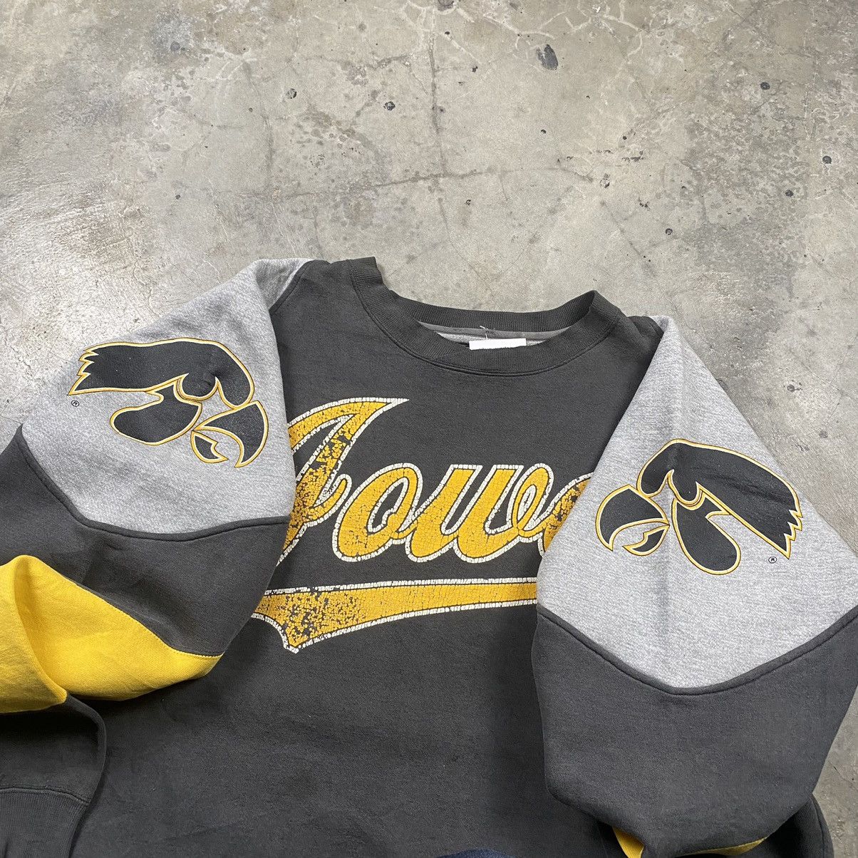 Vintage Grail y2k Galt Sand IOWA Hawkeyes Distressed Crewneck Size US L / EU 52-54 / 3 - 3 Thumbnail