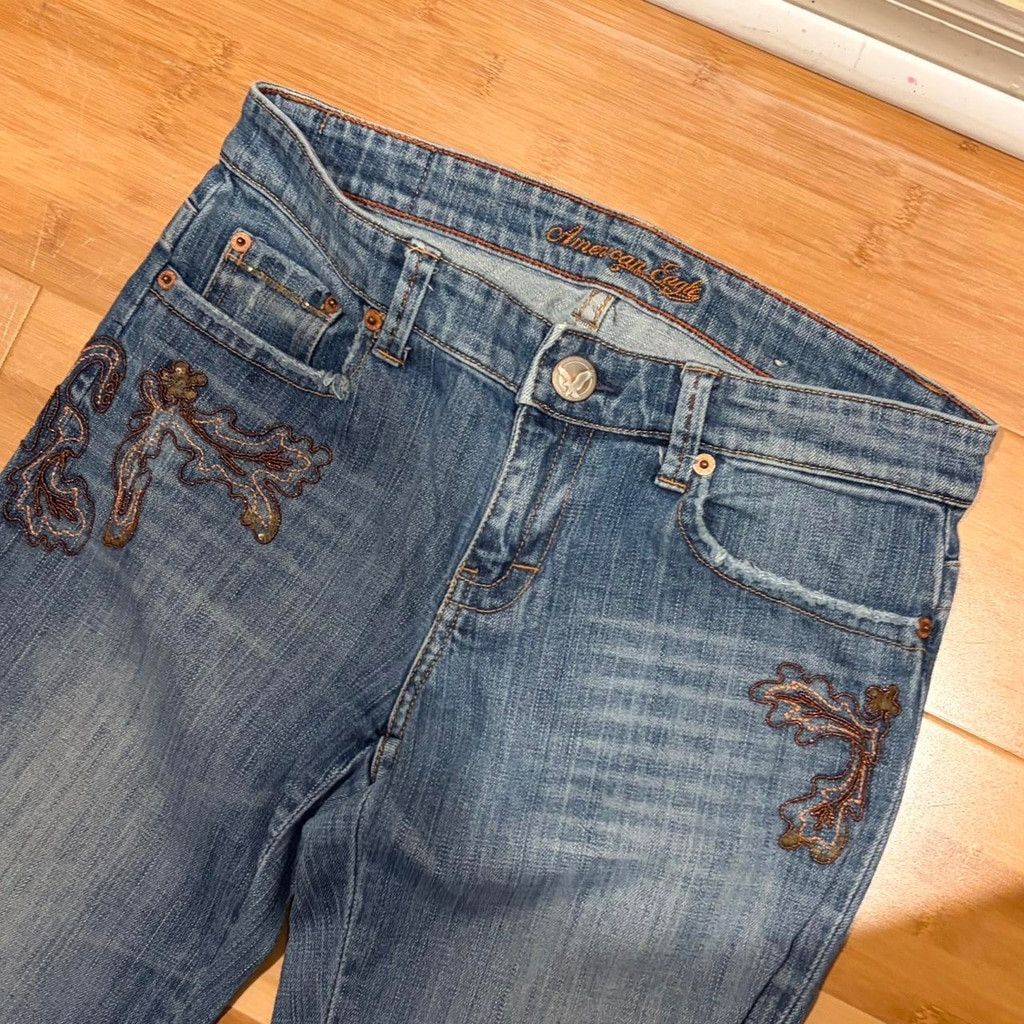 American Eagle Outfitters Distressed American Eagle low rise flare jeans embroidered Size 26" / US 2 / IT 38 - 4 Thumbnail