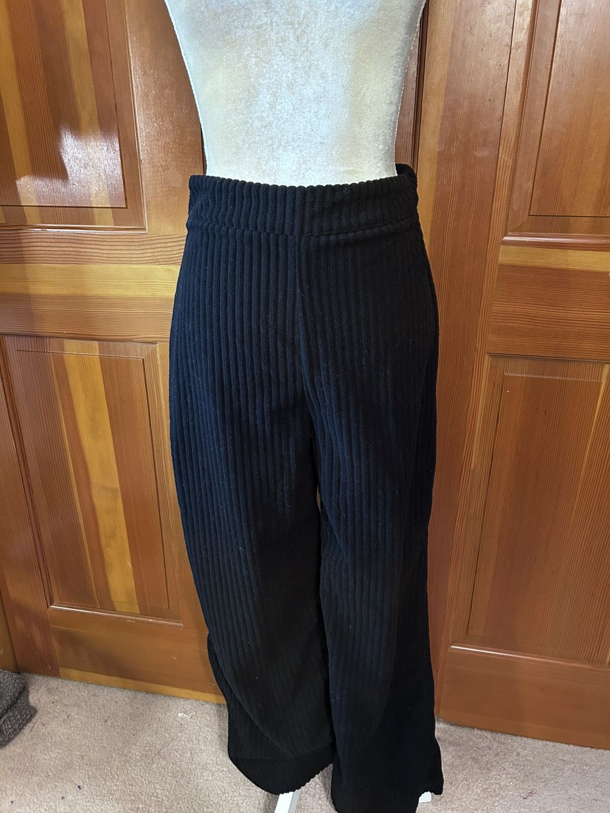 Designer × Other NWT, Lavishly Paris Women’s Ribbed Knit Wide Leg Pants. Size 28" / US 6 / IT 42 - 10 Thumbnail
