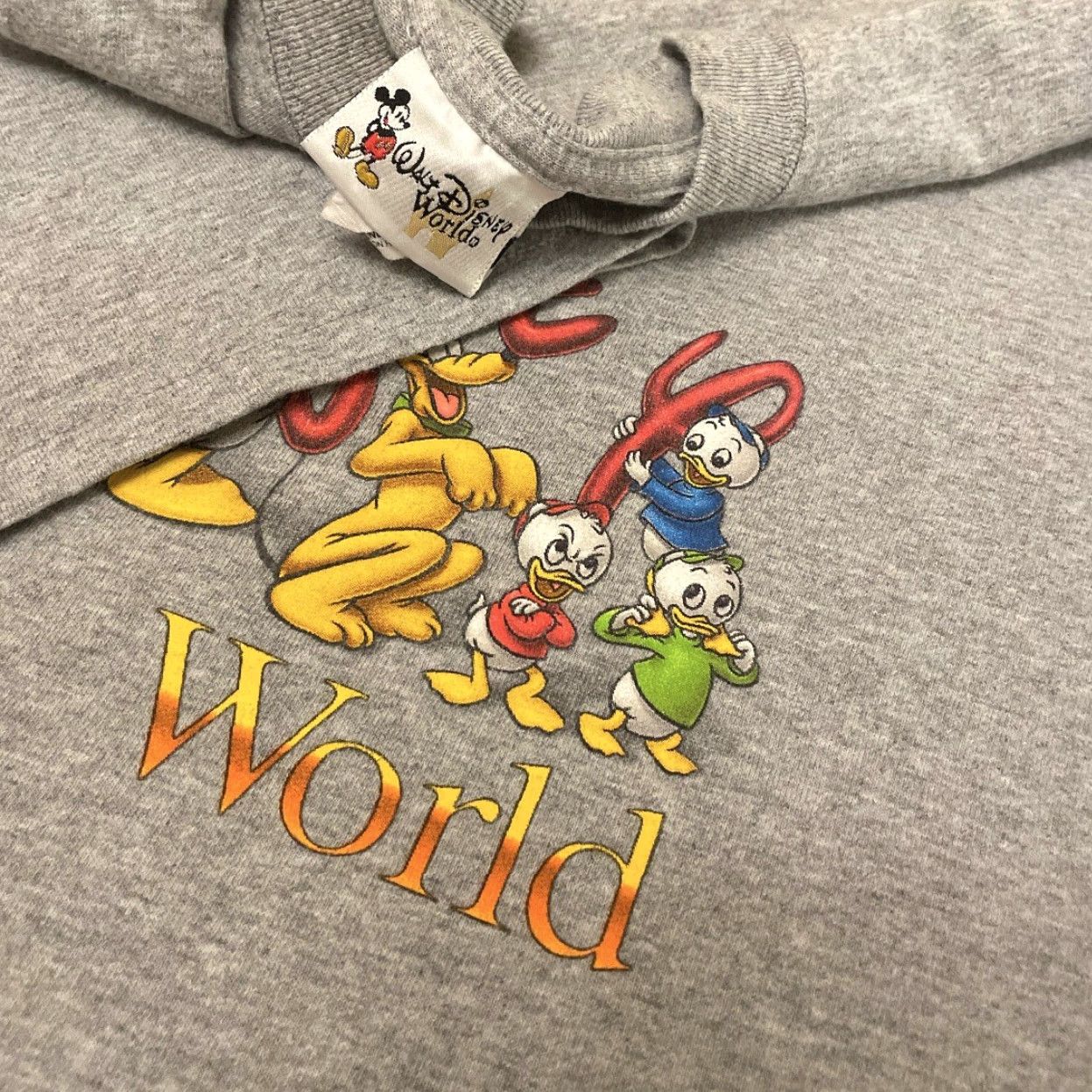 Disney VINTAGE Disney World Parks Characters Shirt Mens L Gray 90s Mickey Minnie Goofy Donald Huey Dewey Louie T-Shirt Size US L / EU 52-54 / 3 - 2 Thumbnail