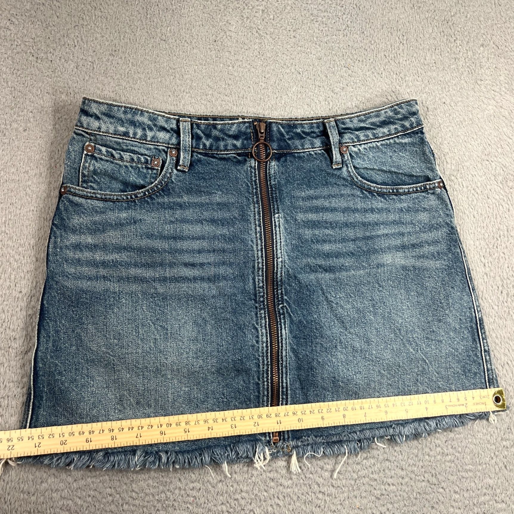 Vintage We The Free Black Denim Mini Skirt Size 30 Women's Casual Zip Pocket Size 30" / US 8 / IT 44 - 2 Thumbnail