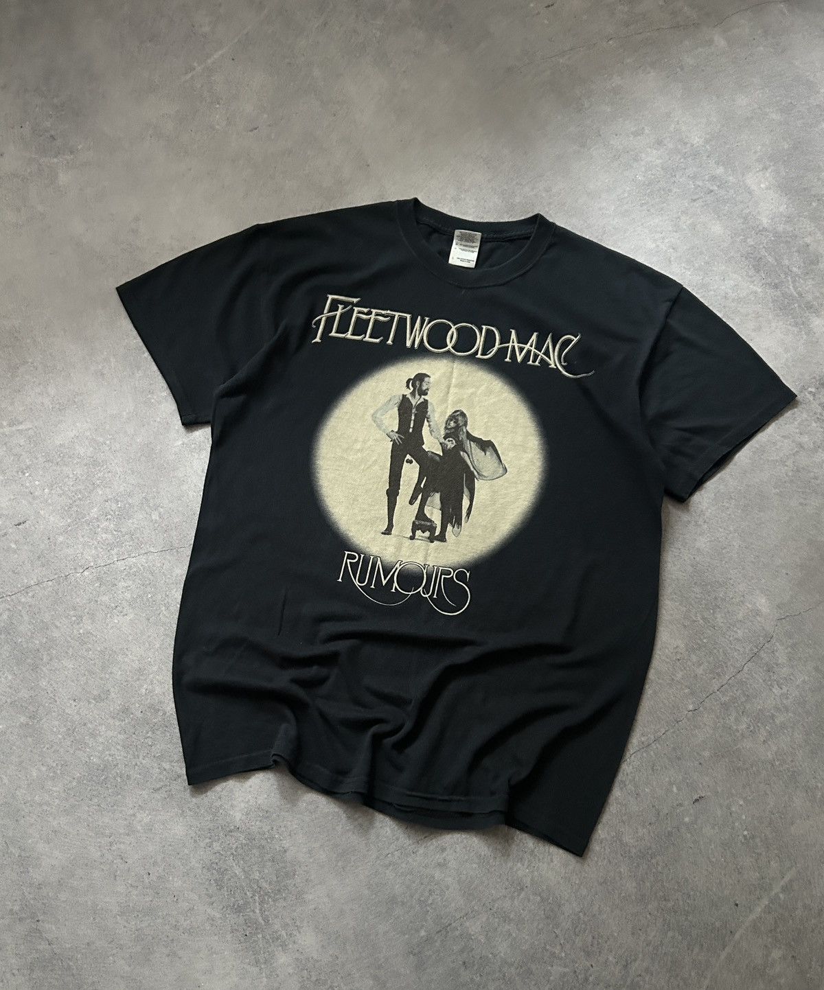 Gildan × Vintage Vintage Fleetwood Mac Rumours big logo shirt mens Size US L / EU 52-54 / 3 - 1 Thumbnail