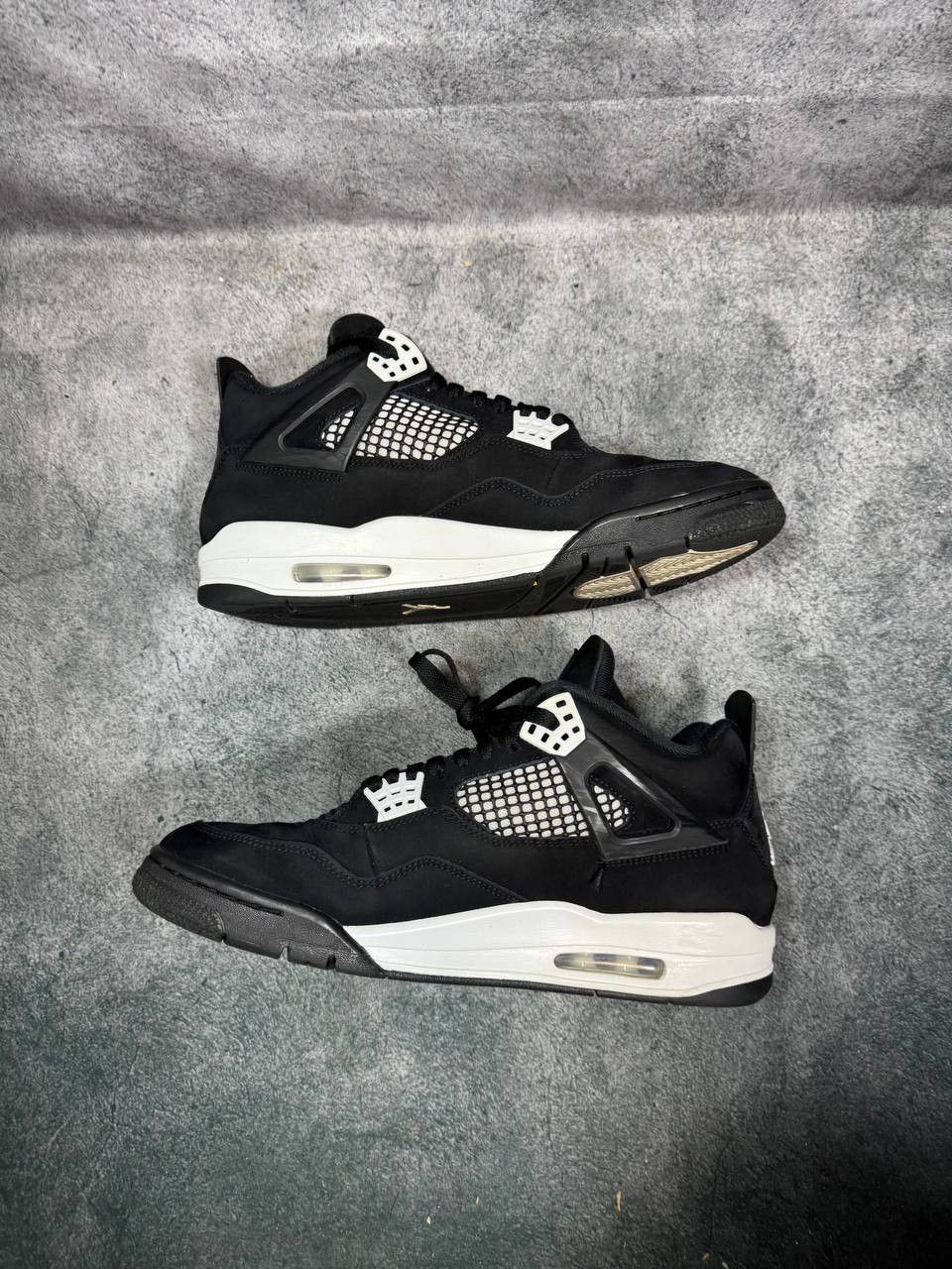 Jordan Brand Size 11 | Jordan 4 White Thunder No Box | Pre-Owned Size US 11 / EU 44 - 8 Thumbnail