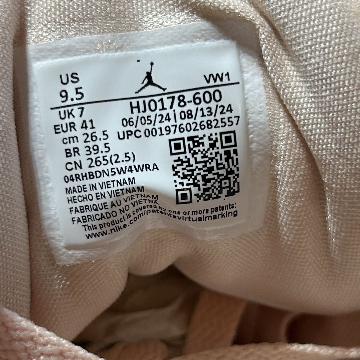 Jordan Brand × Nike Air Jordan 3 Retro Valentine's Day Womens 9.5 HJ0178-600 NEW Size US 9.5 / IT 39.5 - 5 Thumbnail