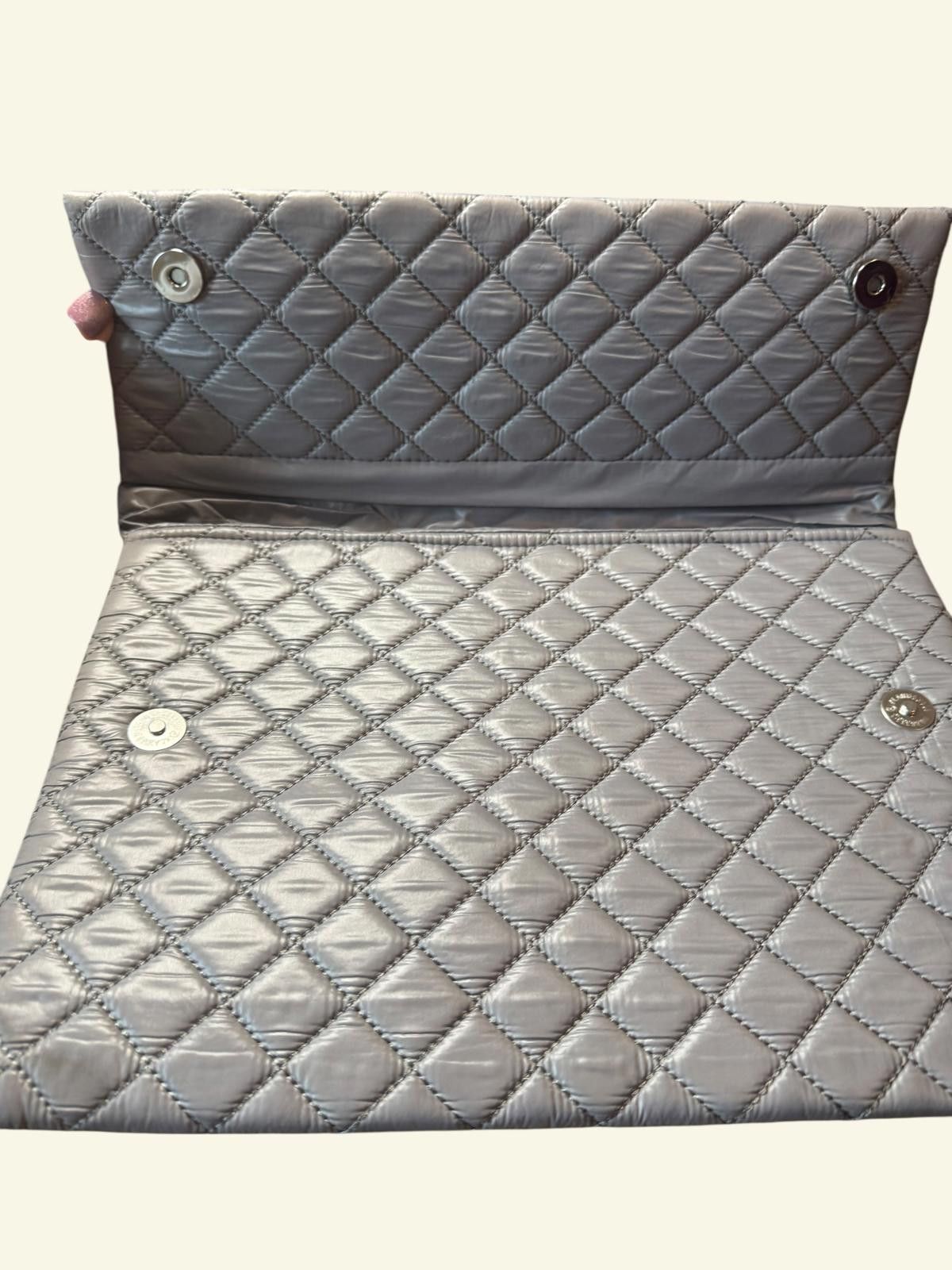 Other Do everything in Love Quilted Silver Clutch Purse Size ONE SIZE - 3 Thumbnail
