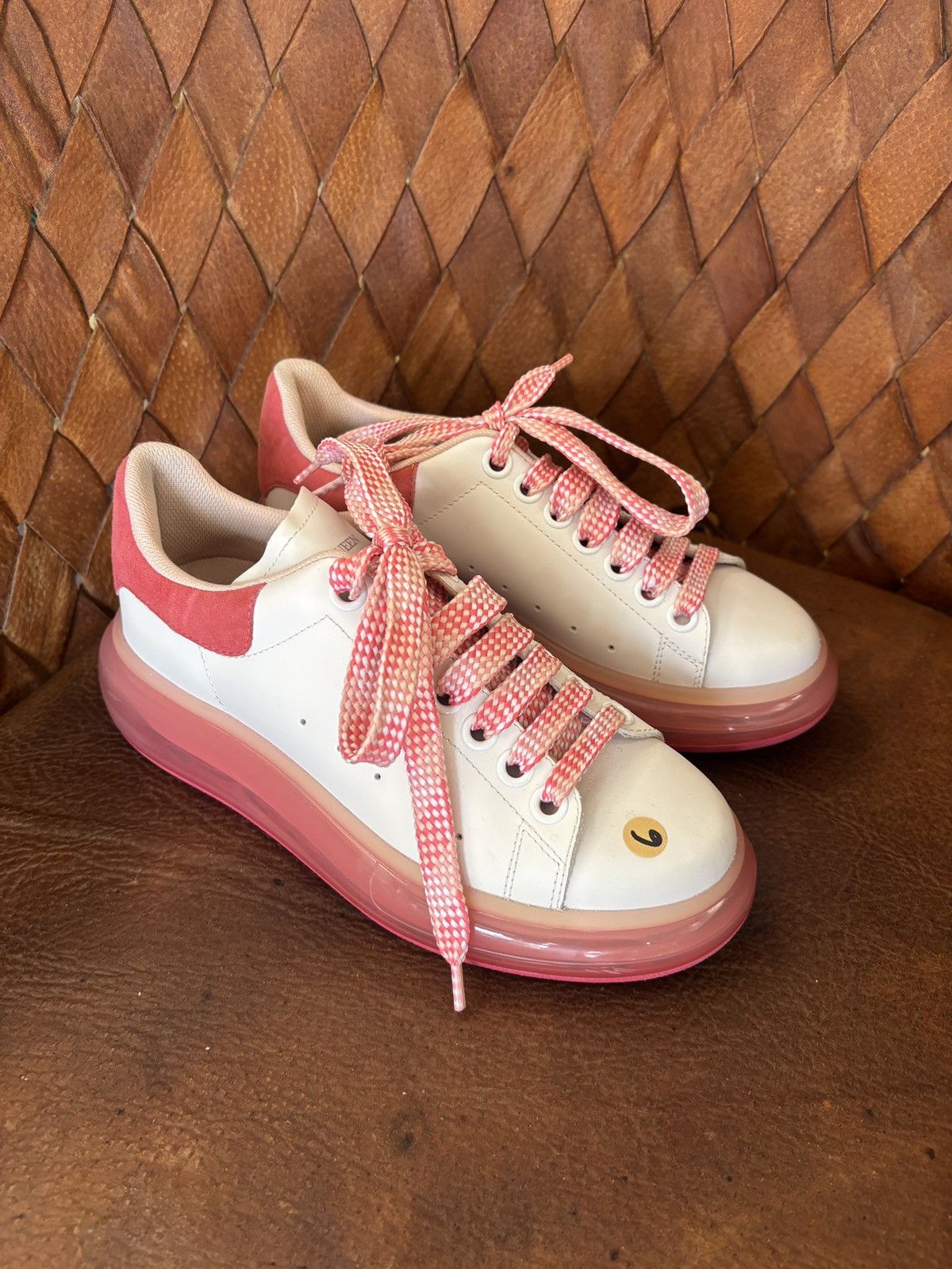 Alexander McQueen Alexander McQueen sneaker pink and white Size US 6 / IT 36 - 1 Thumbnail